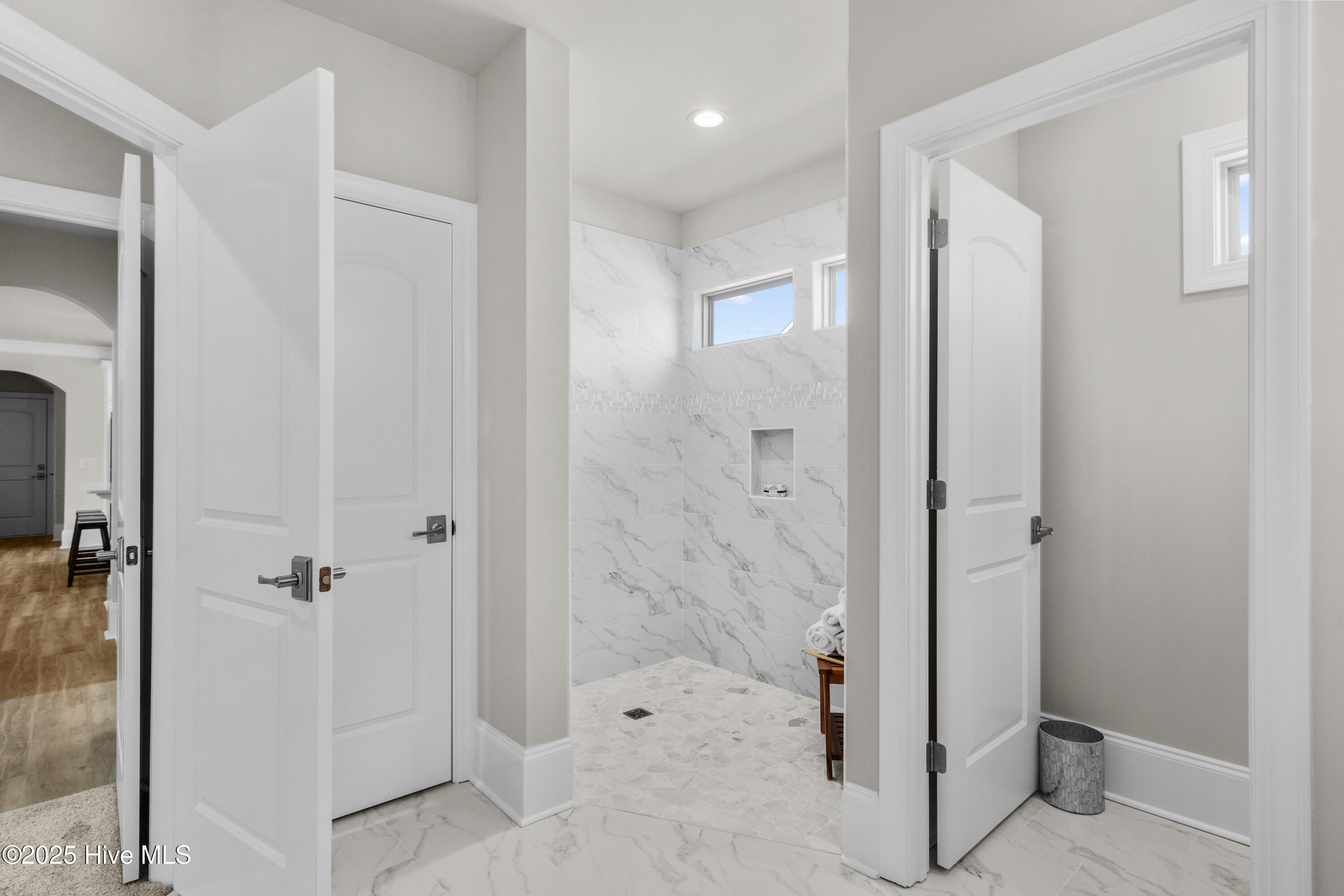 100496810 | Photo 31