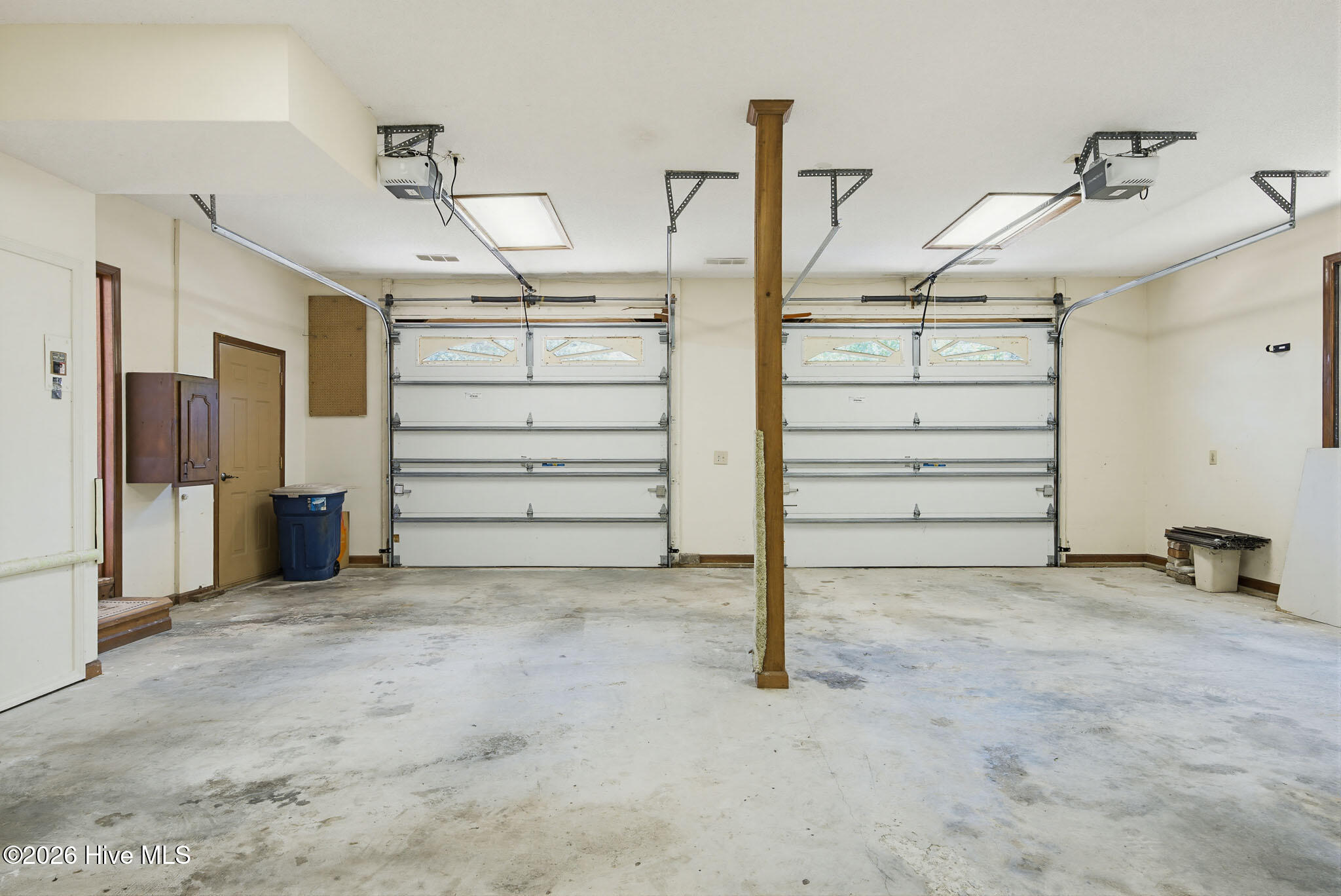 100568983 | Photo 63