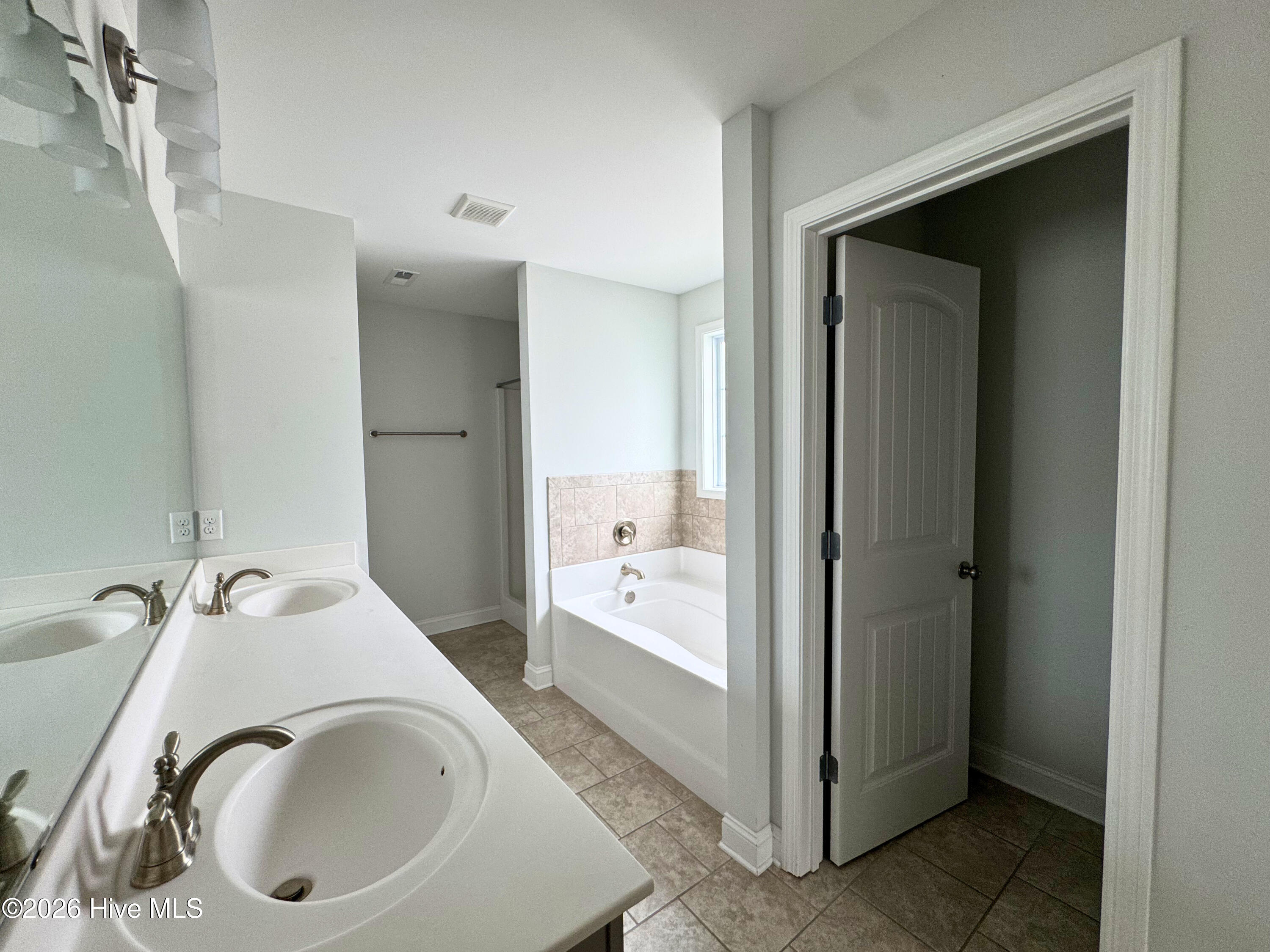 100566006 | Photo 22