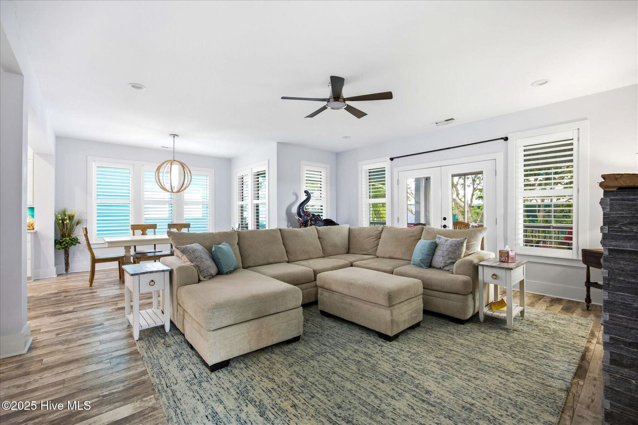 100546742 | Photo 13