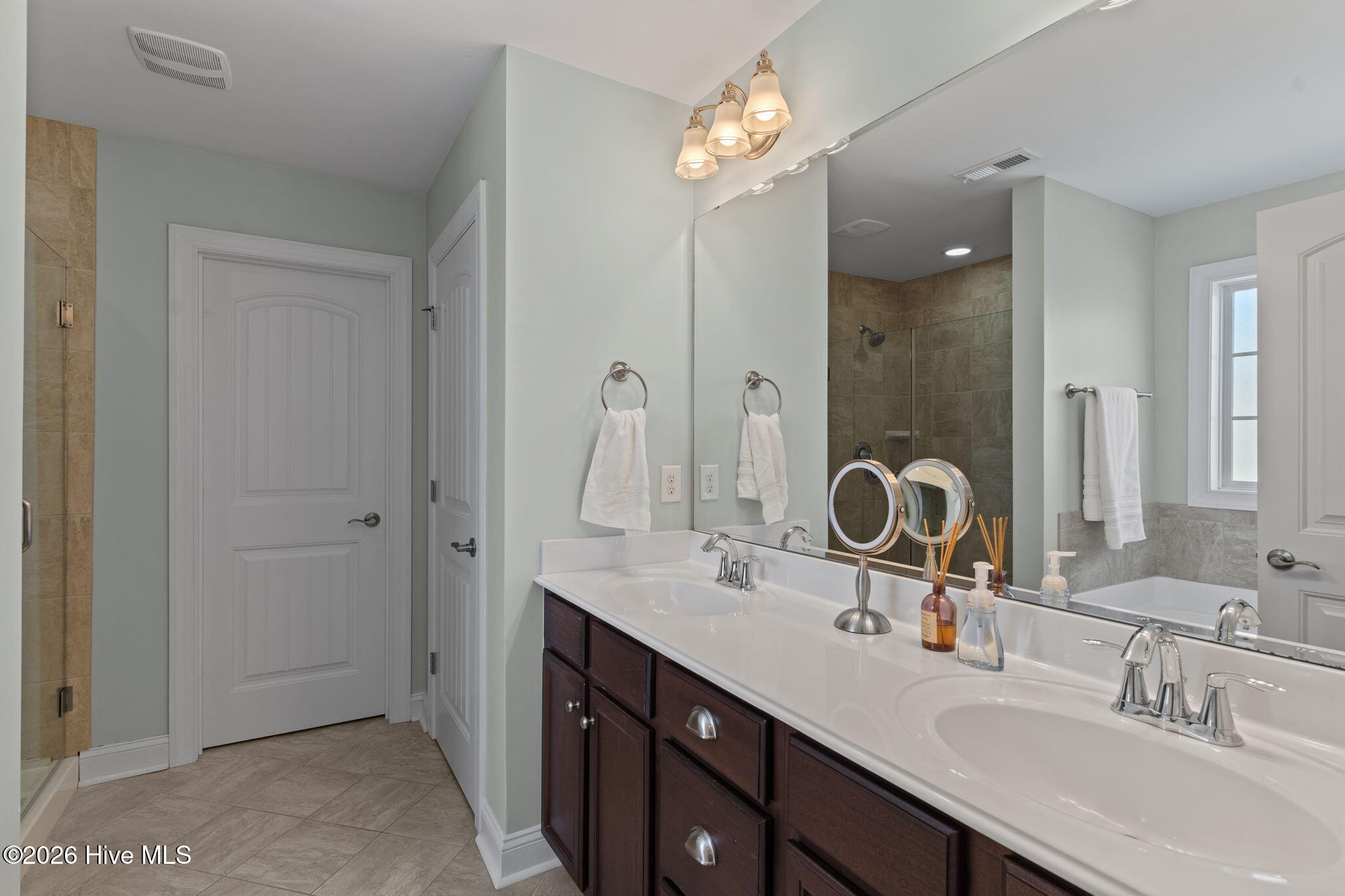 100564202 | Photo 29