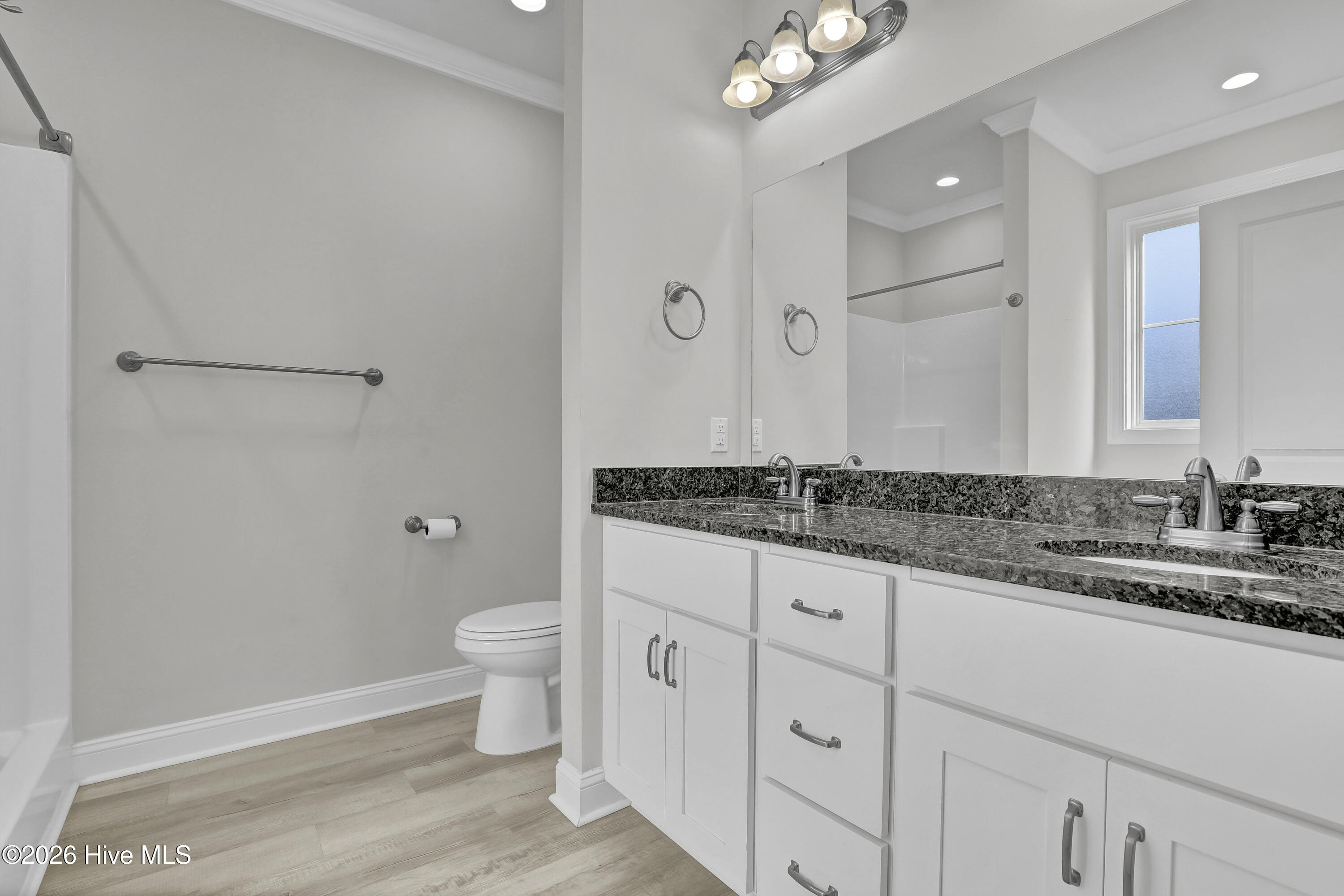 100569069 | Photo 21