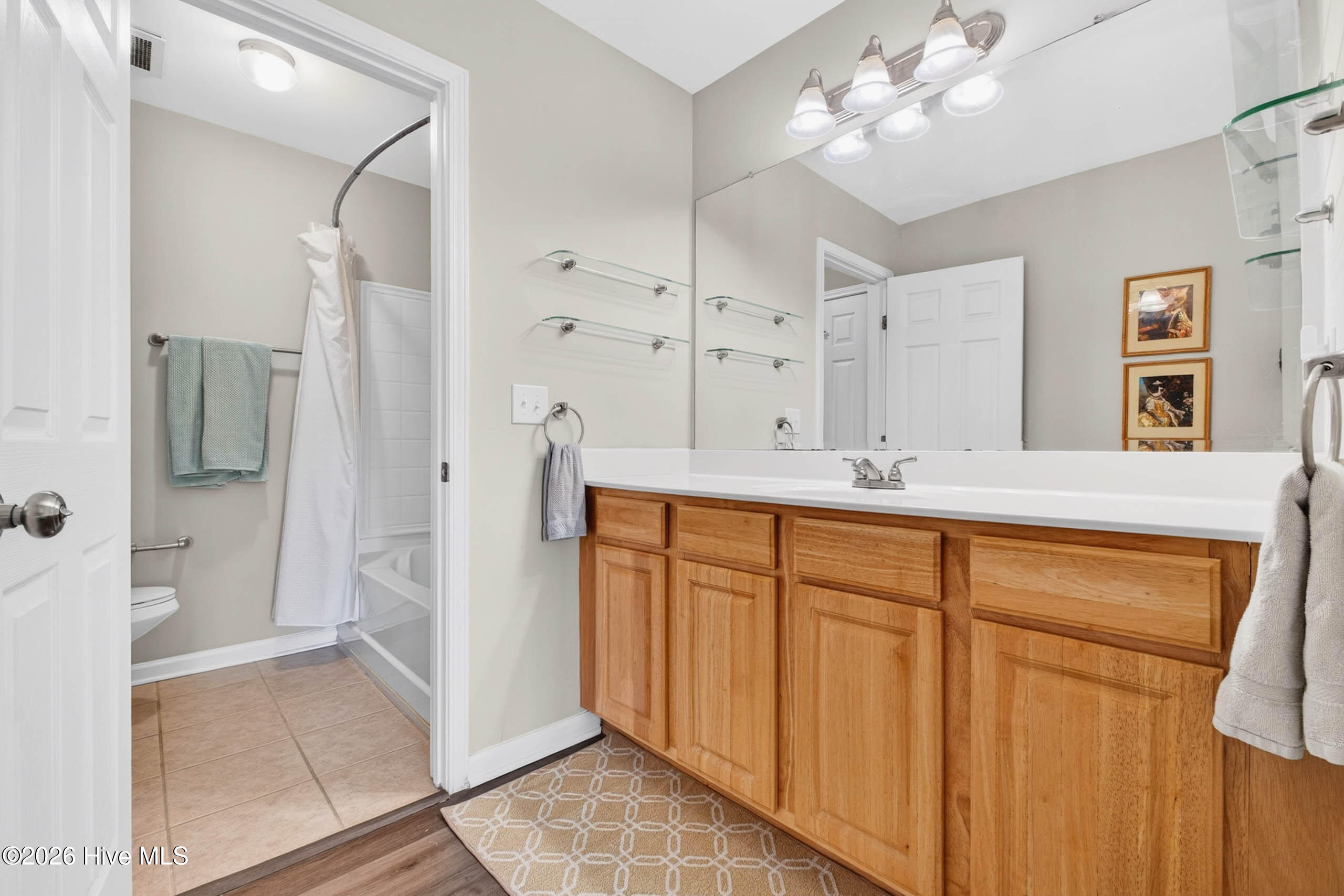 100569095 | Photo 17