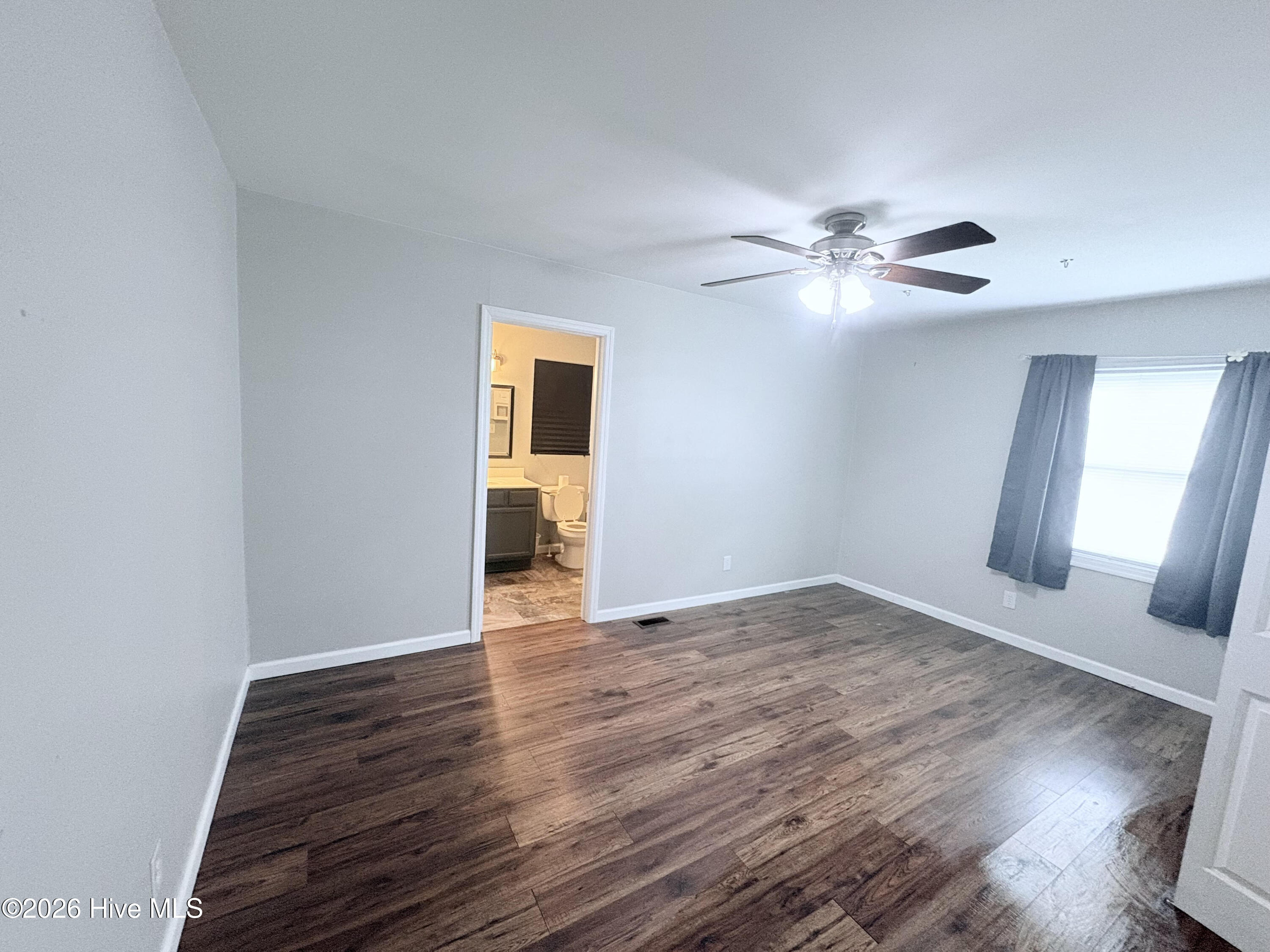 100566369 | Photo 33