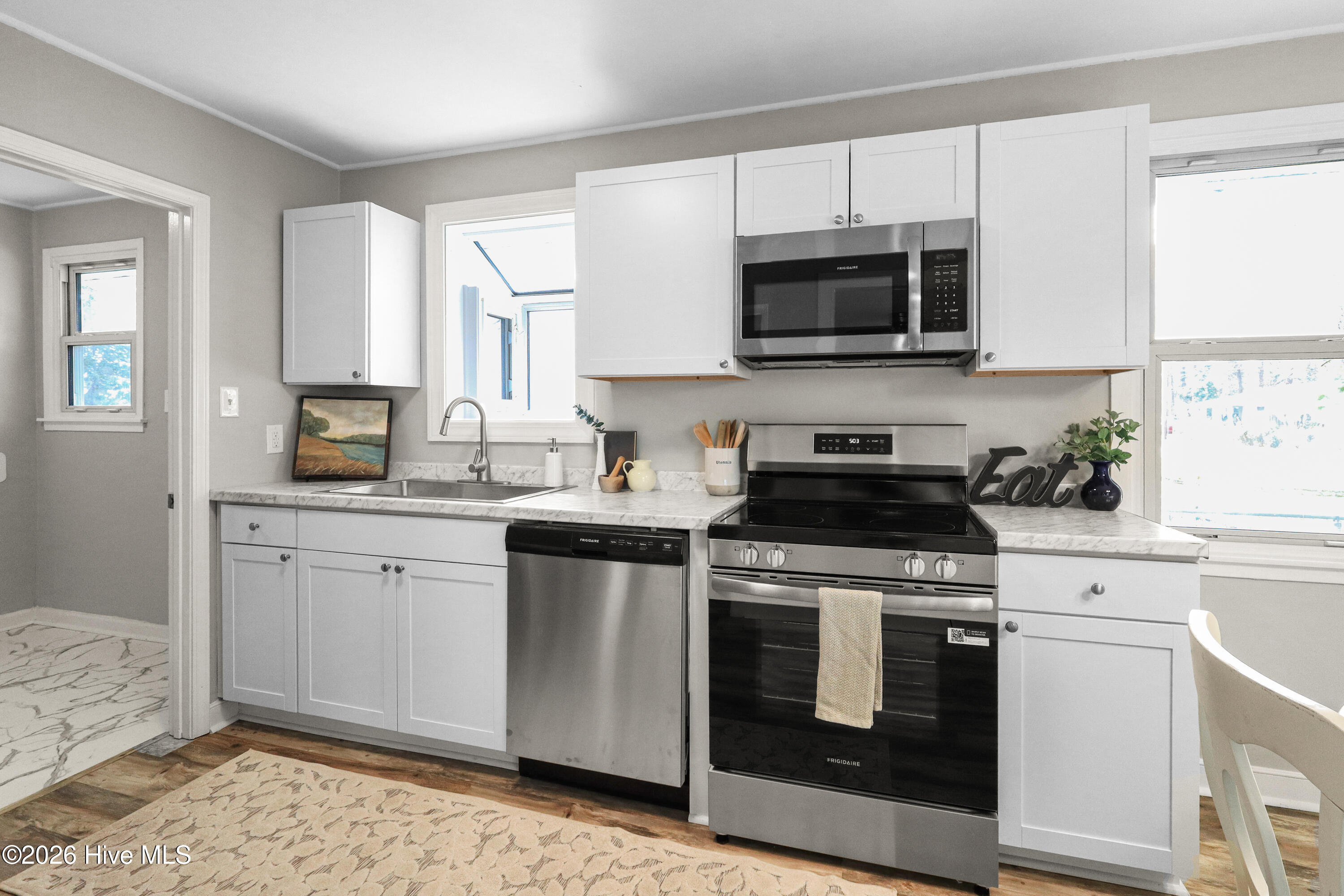 100560188 | Photo 12