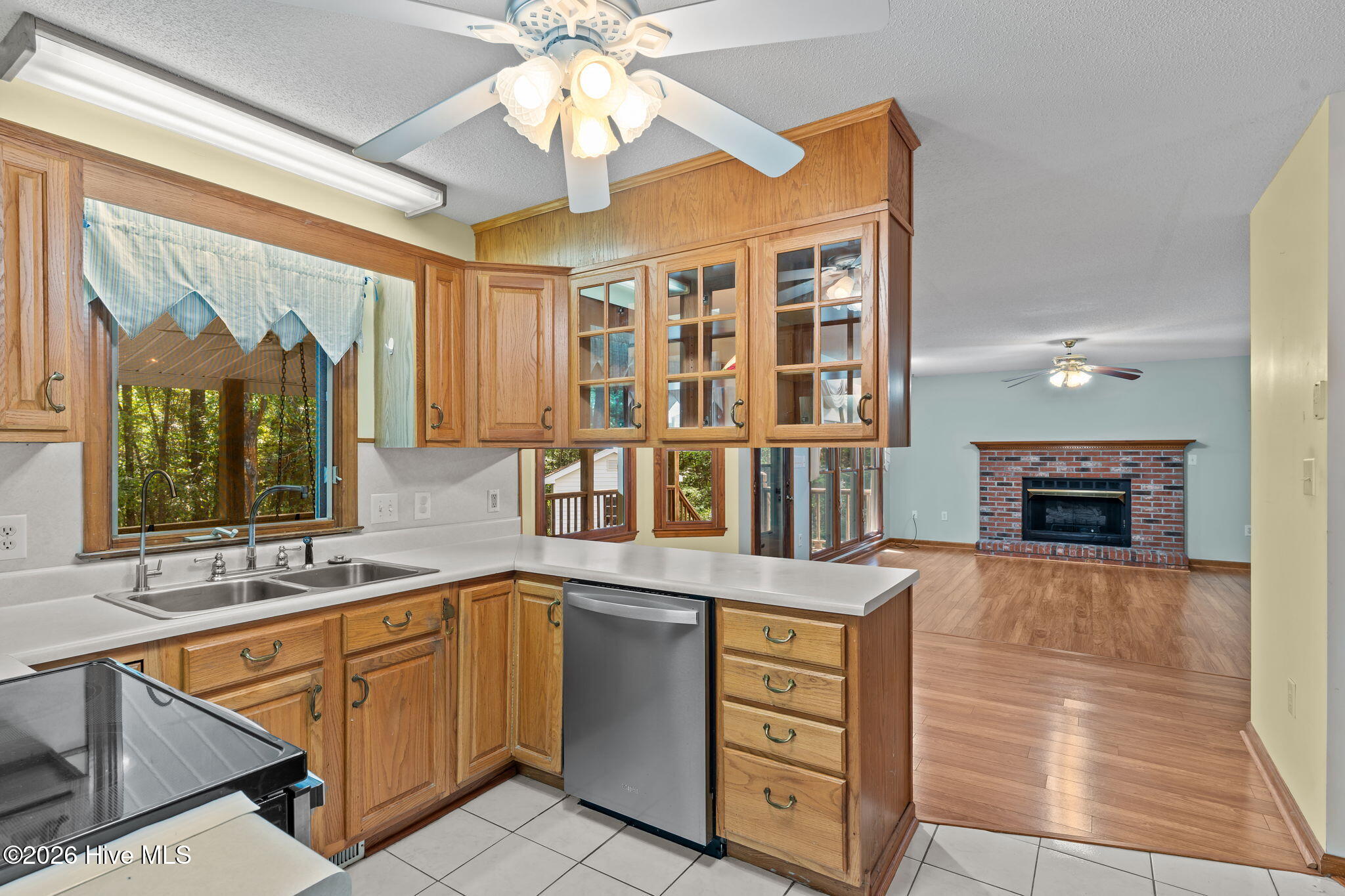 100568125 | Photo 14