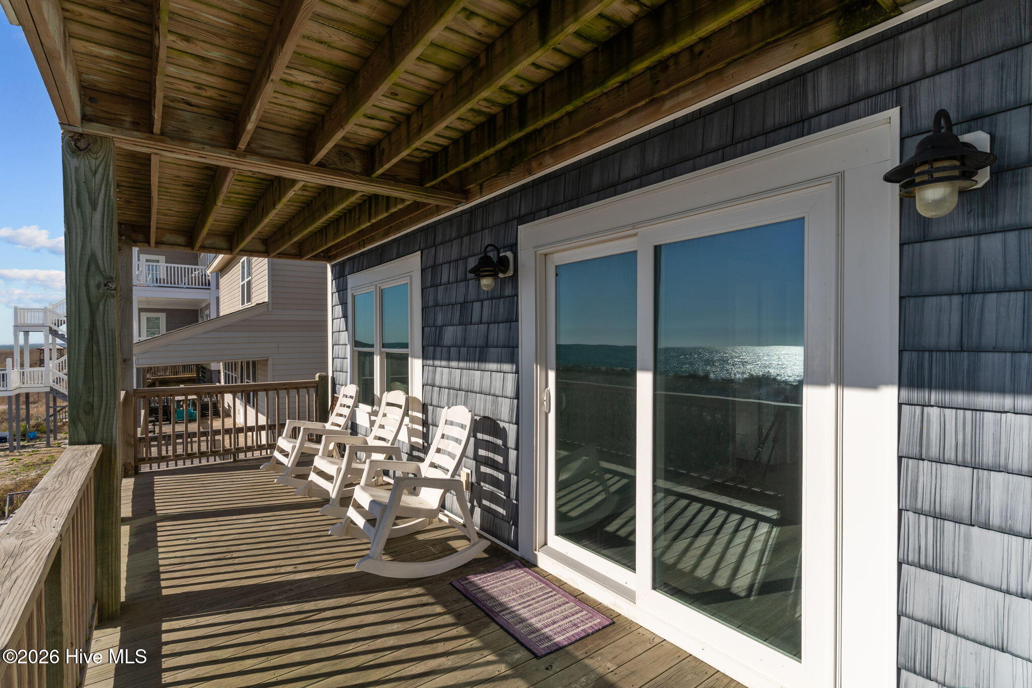 100551095 | Photo 38