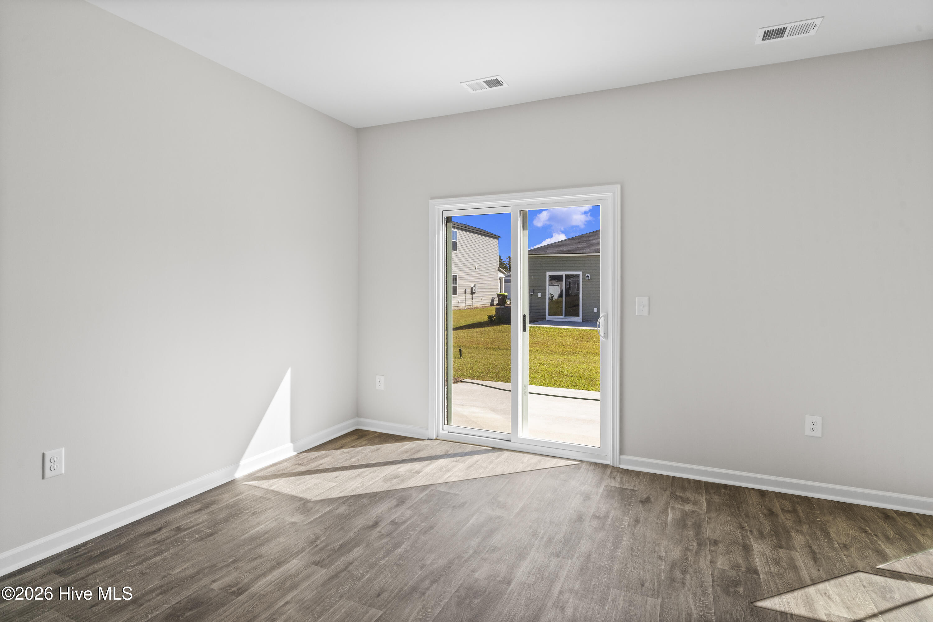 100557776 | Photo 12