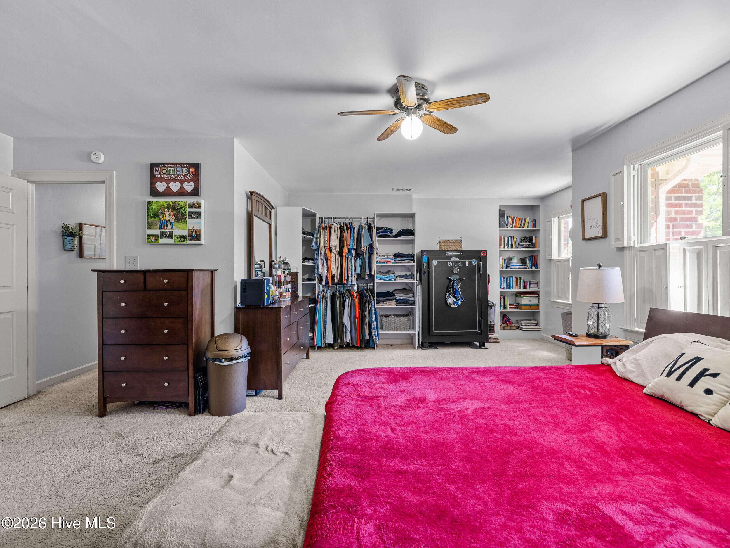 100570486 | Photo 40