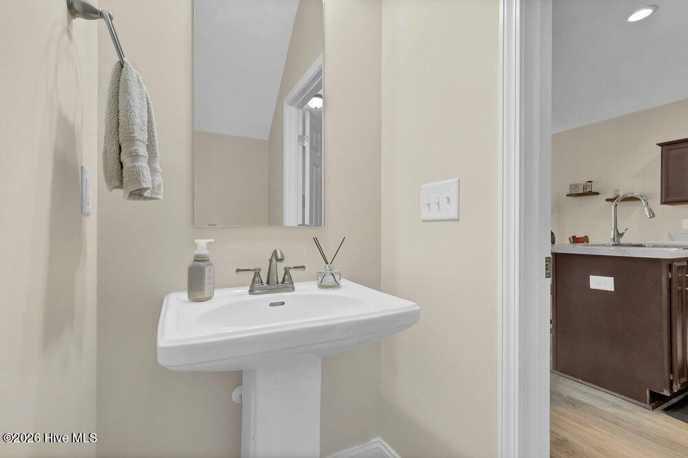 100568323 | Photo 14