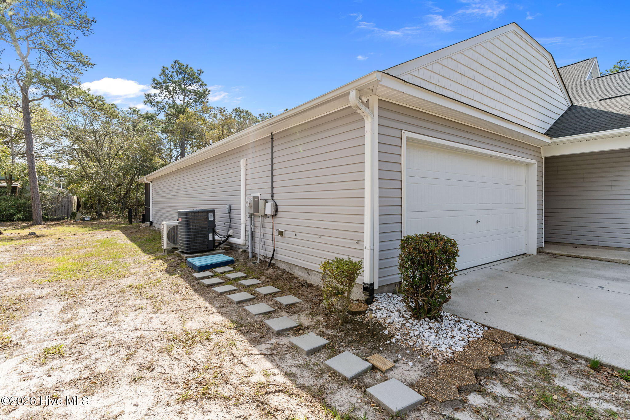 100564480 | Photo 52