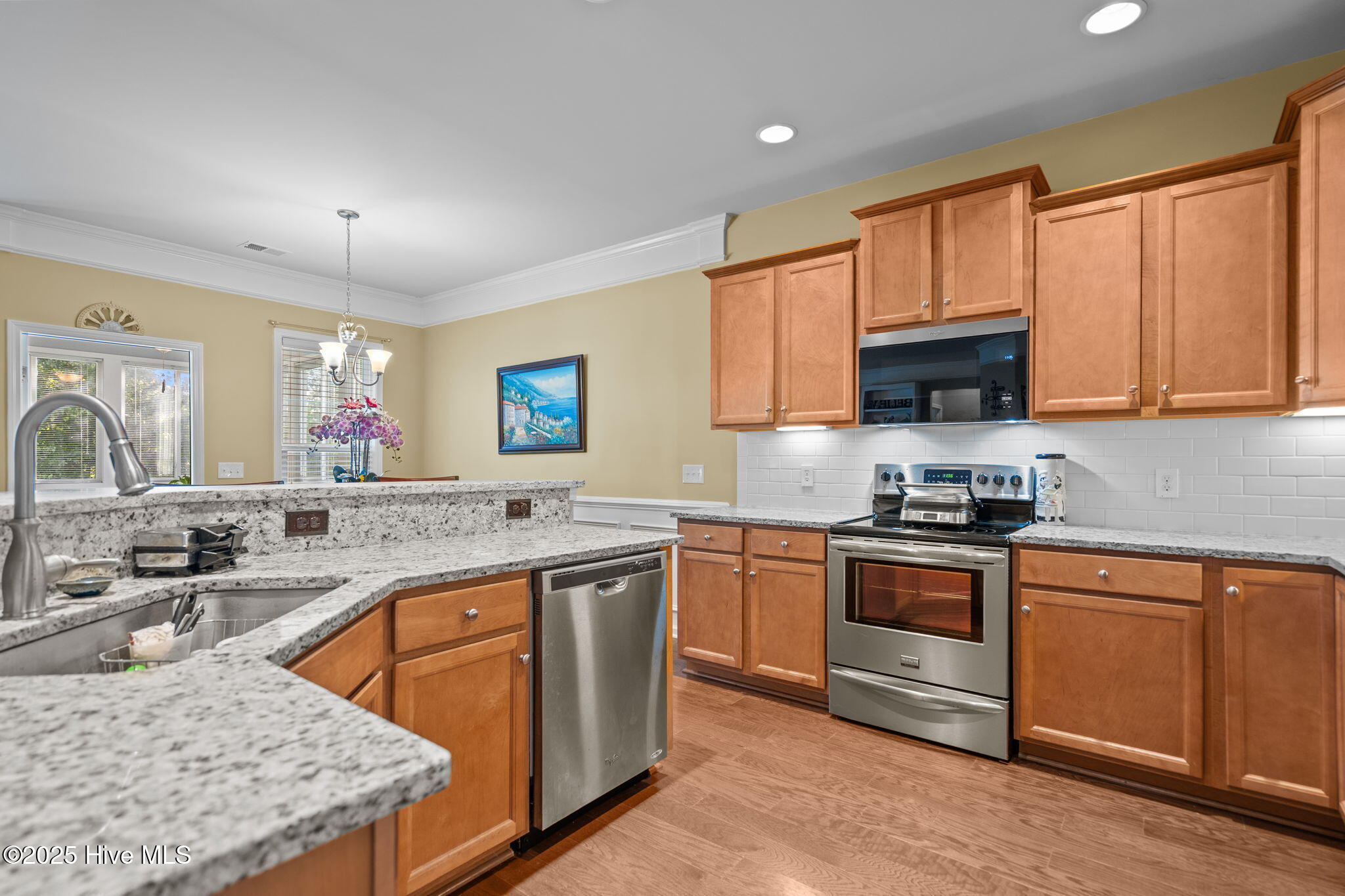 100515173 | Photo 17