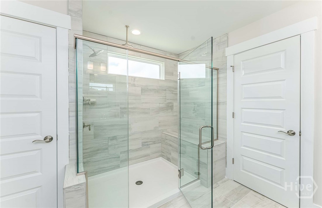 Pictures, photographs, colors, features, and sizes are for illustration purposes only and will vary from the homes as built.