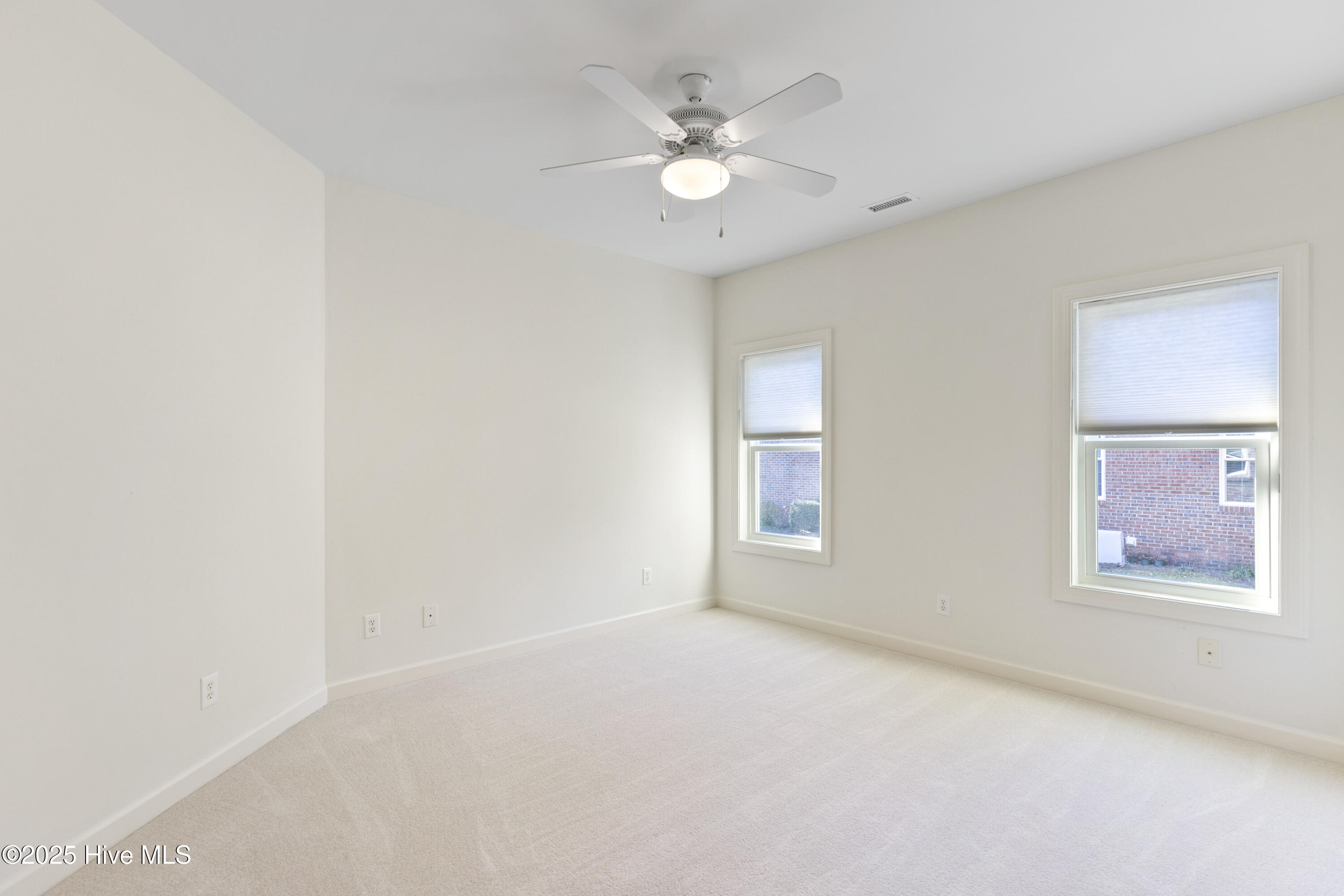 100539771 | Photo 24