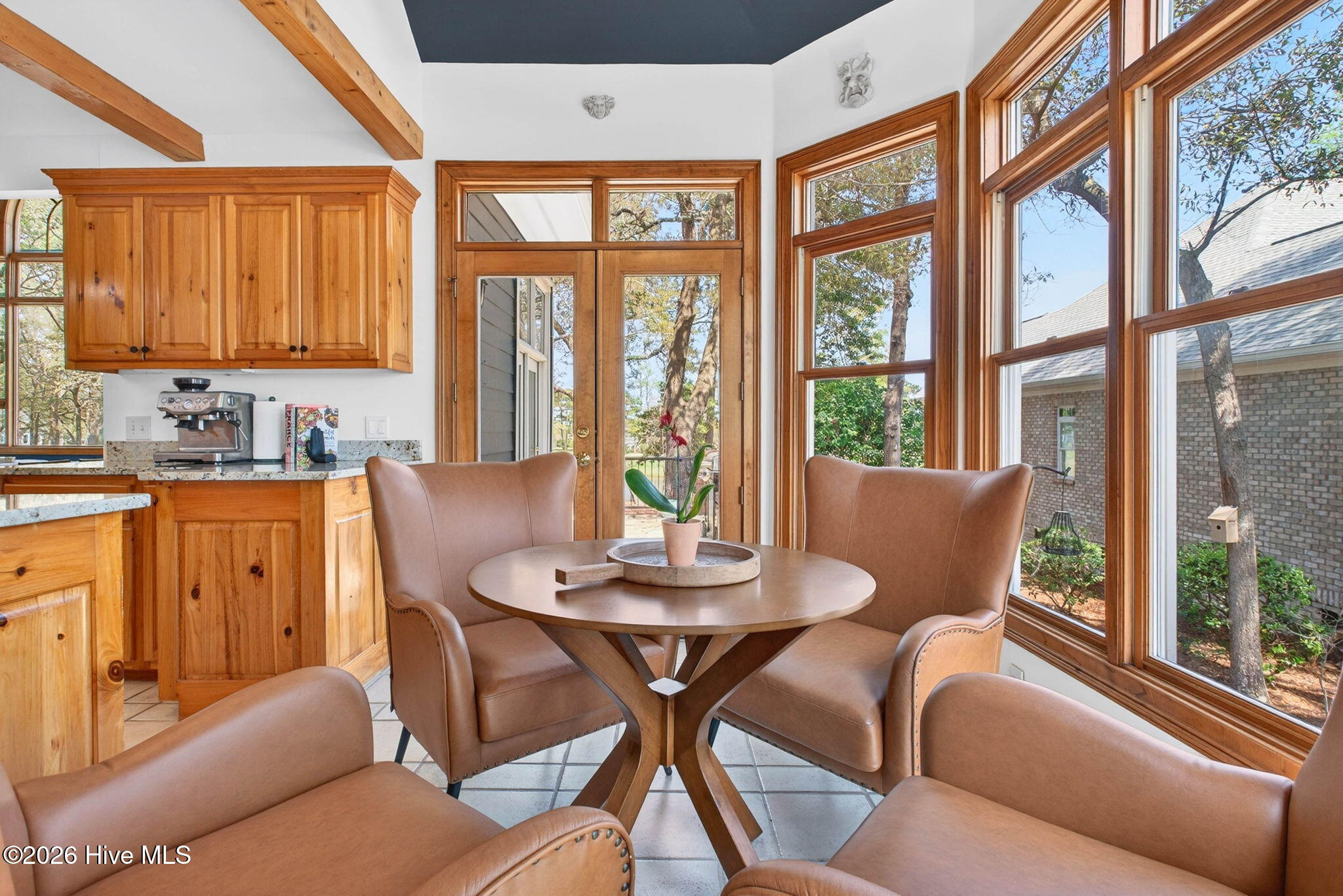 100564885 | Photo 30