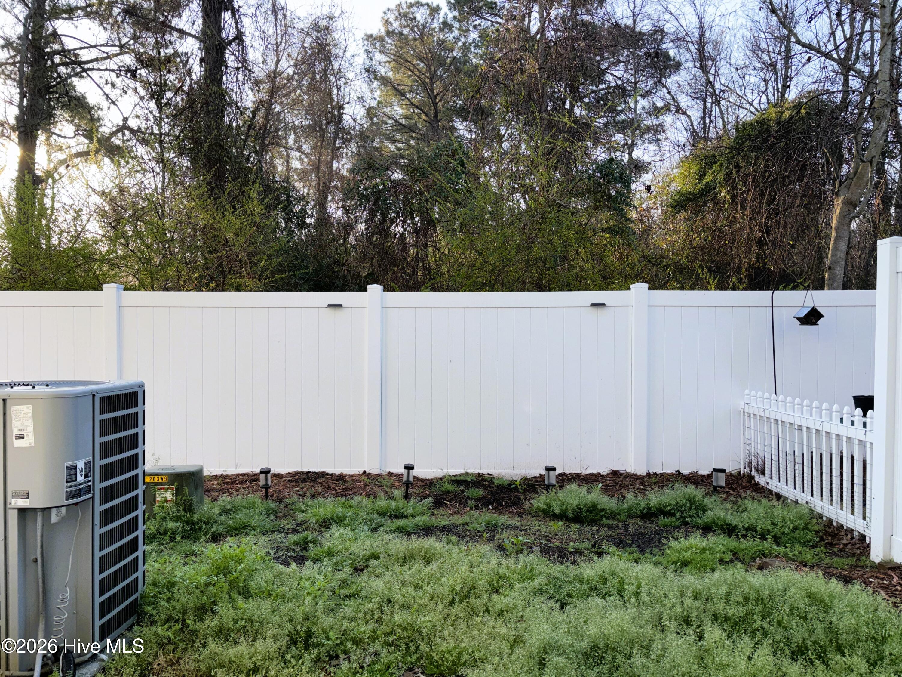 100560134 | Photo 15