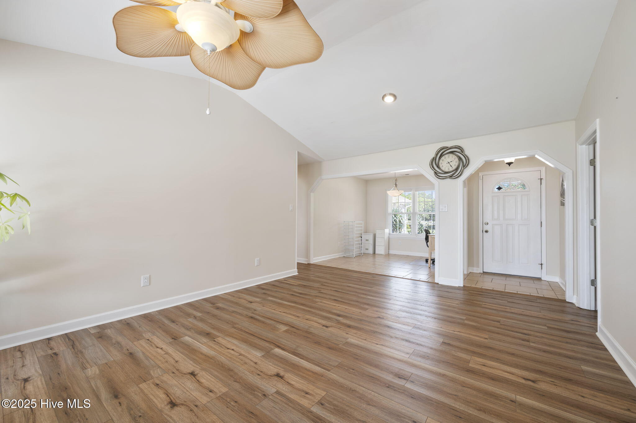 100523425 | Photo 26