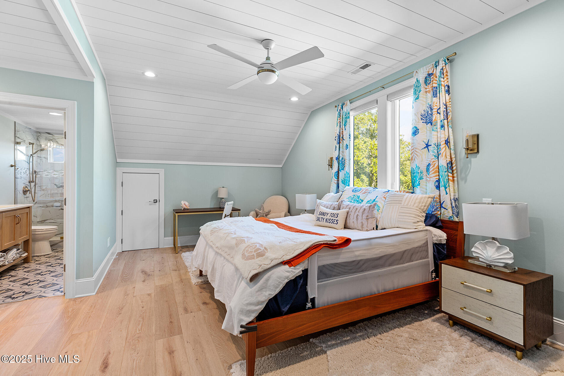 100540813 | Photo 45