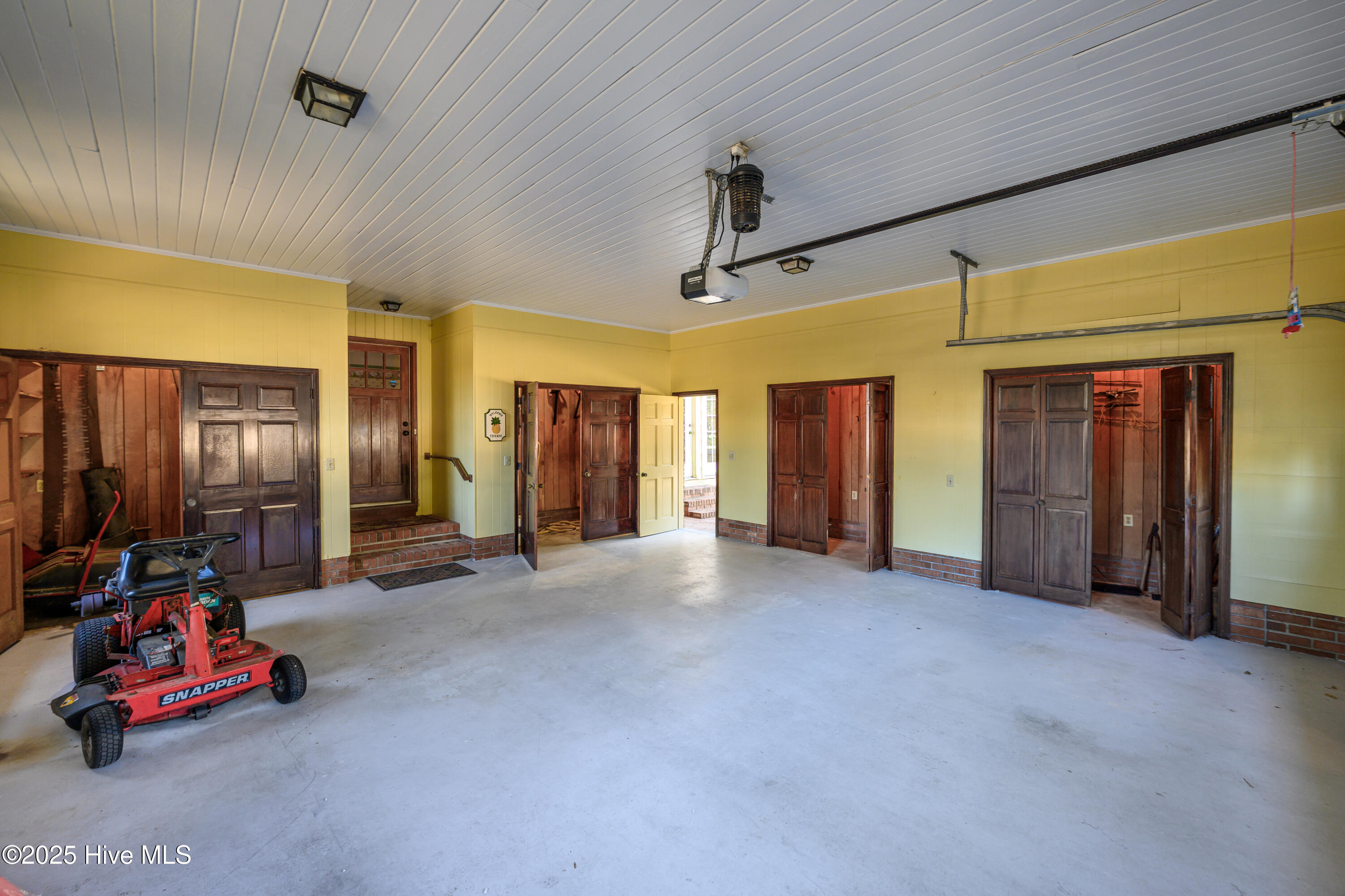 100484666 | Photo 21