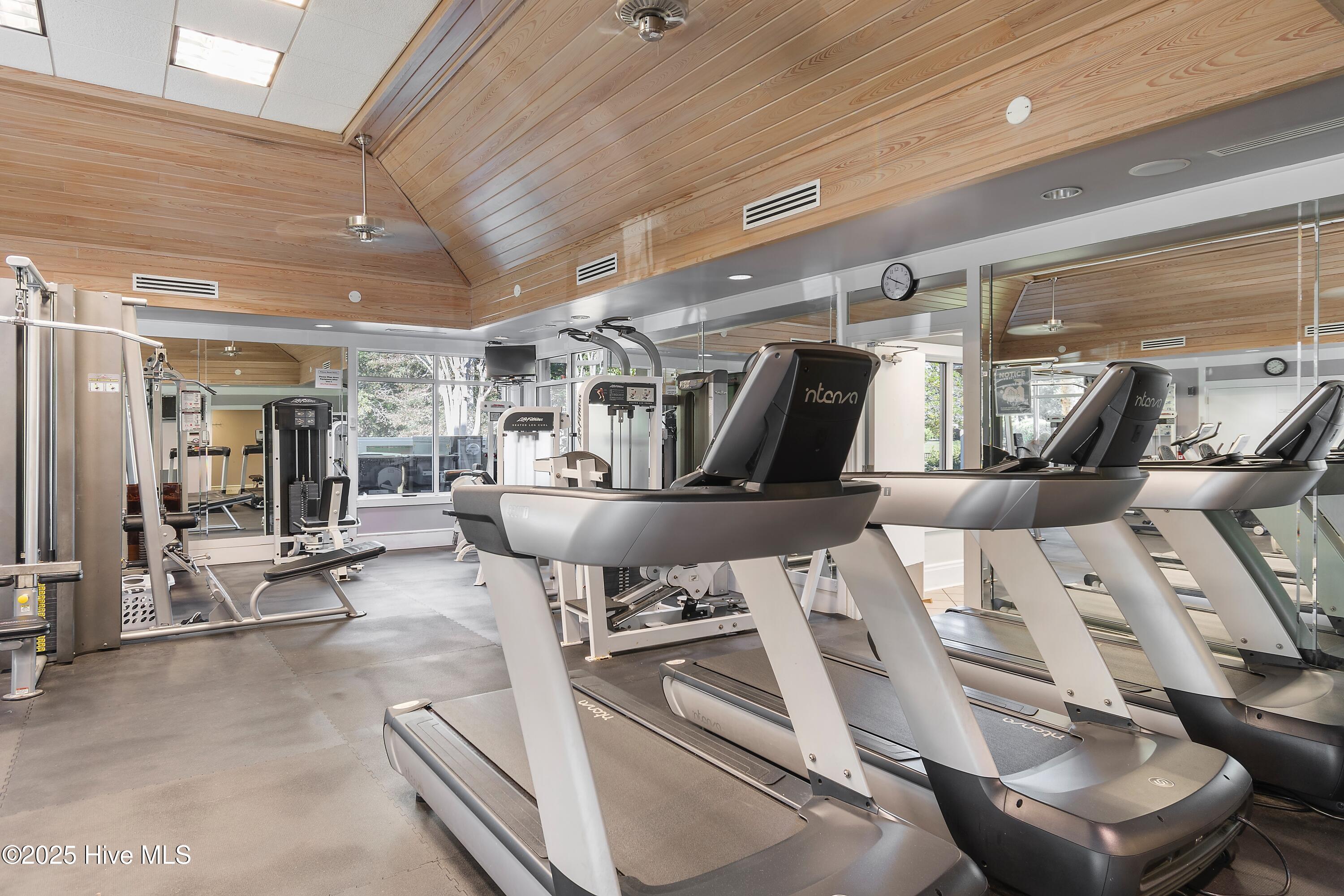 100518411 | Photo 79