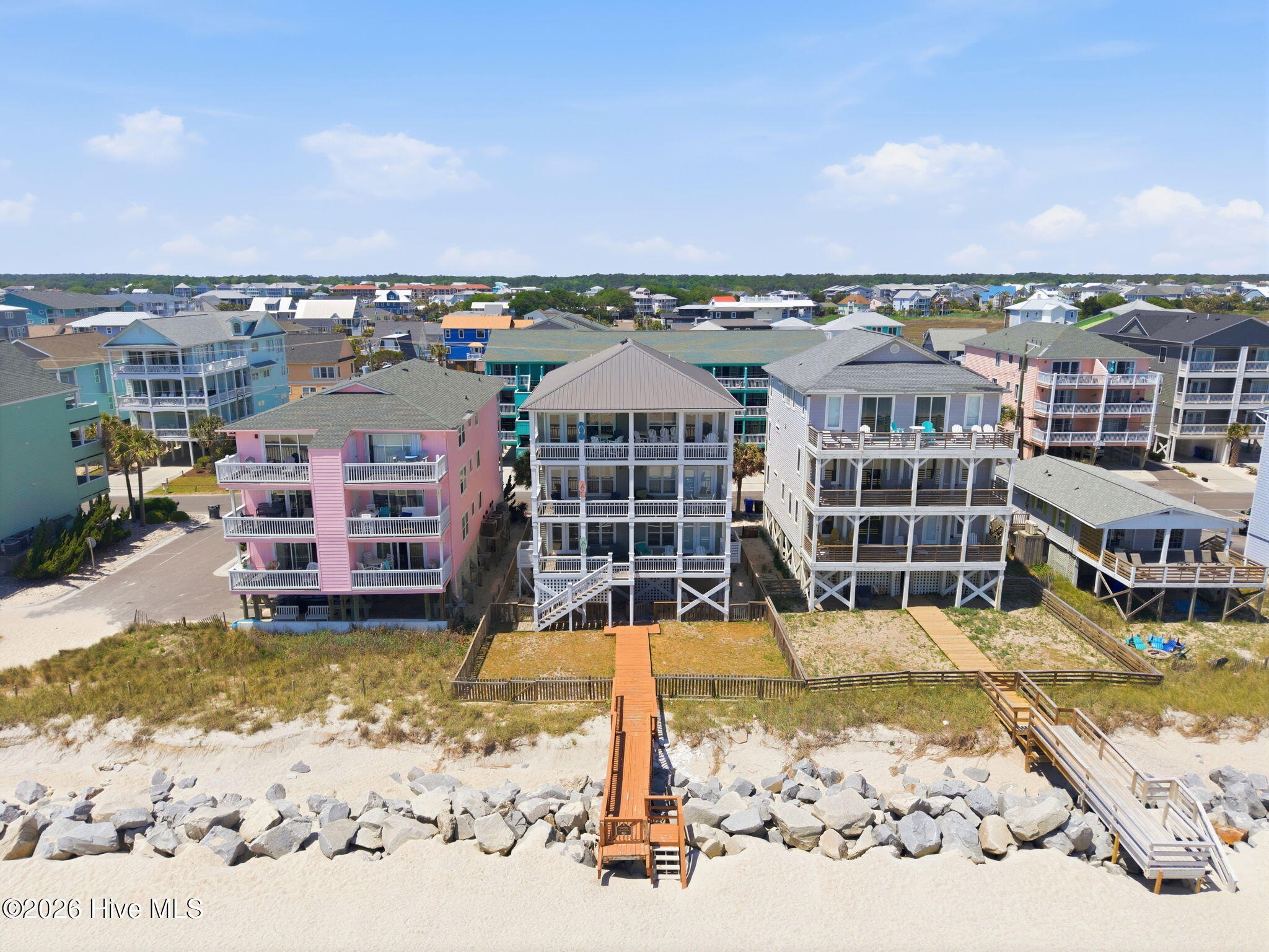 100570337 | Photo 18