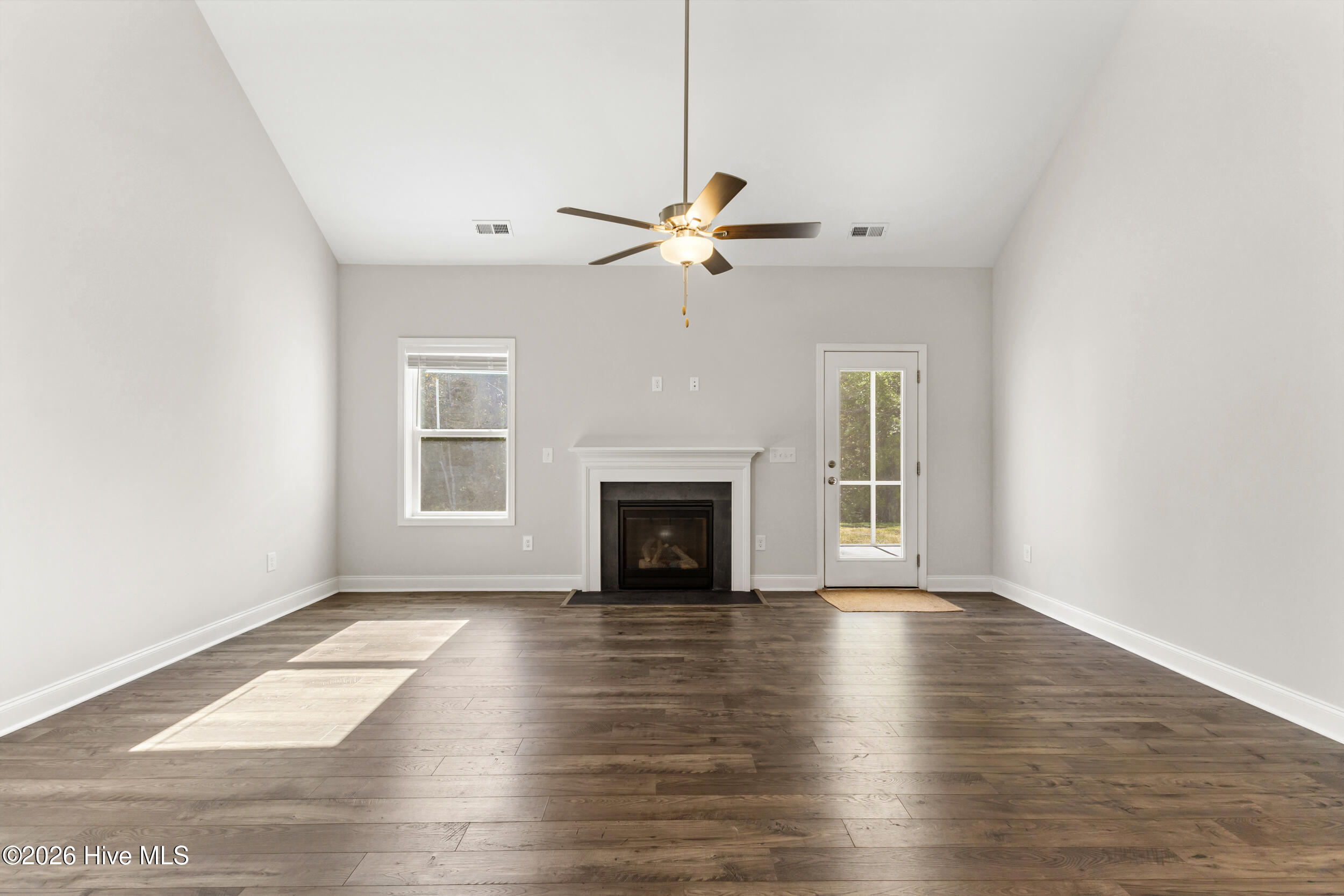 100535849 | Photo 10