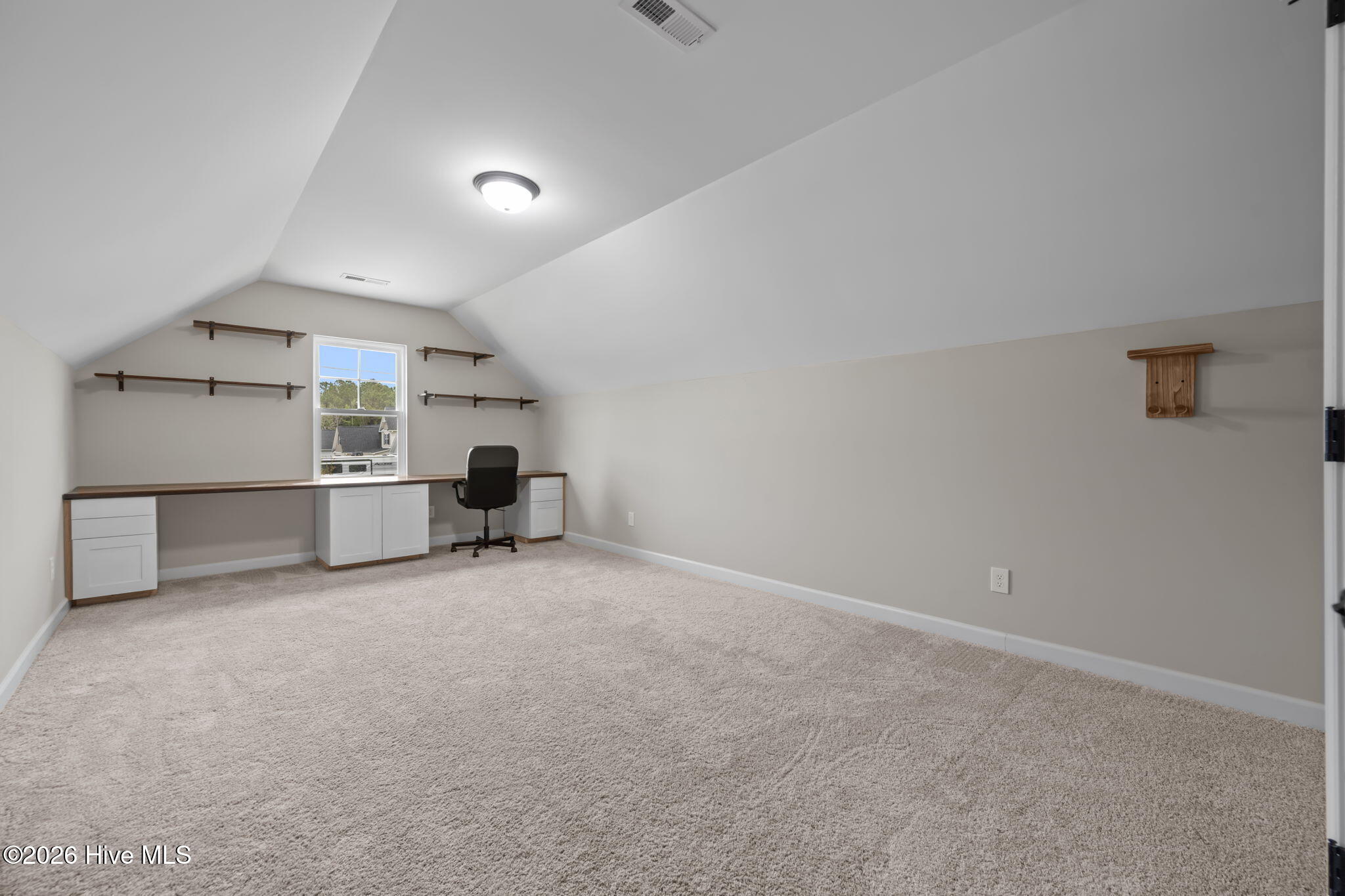 100567362 | Photo 11