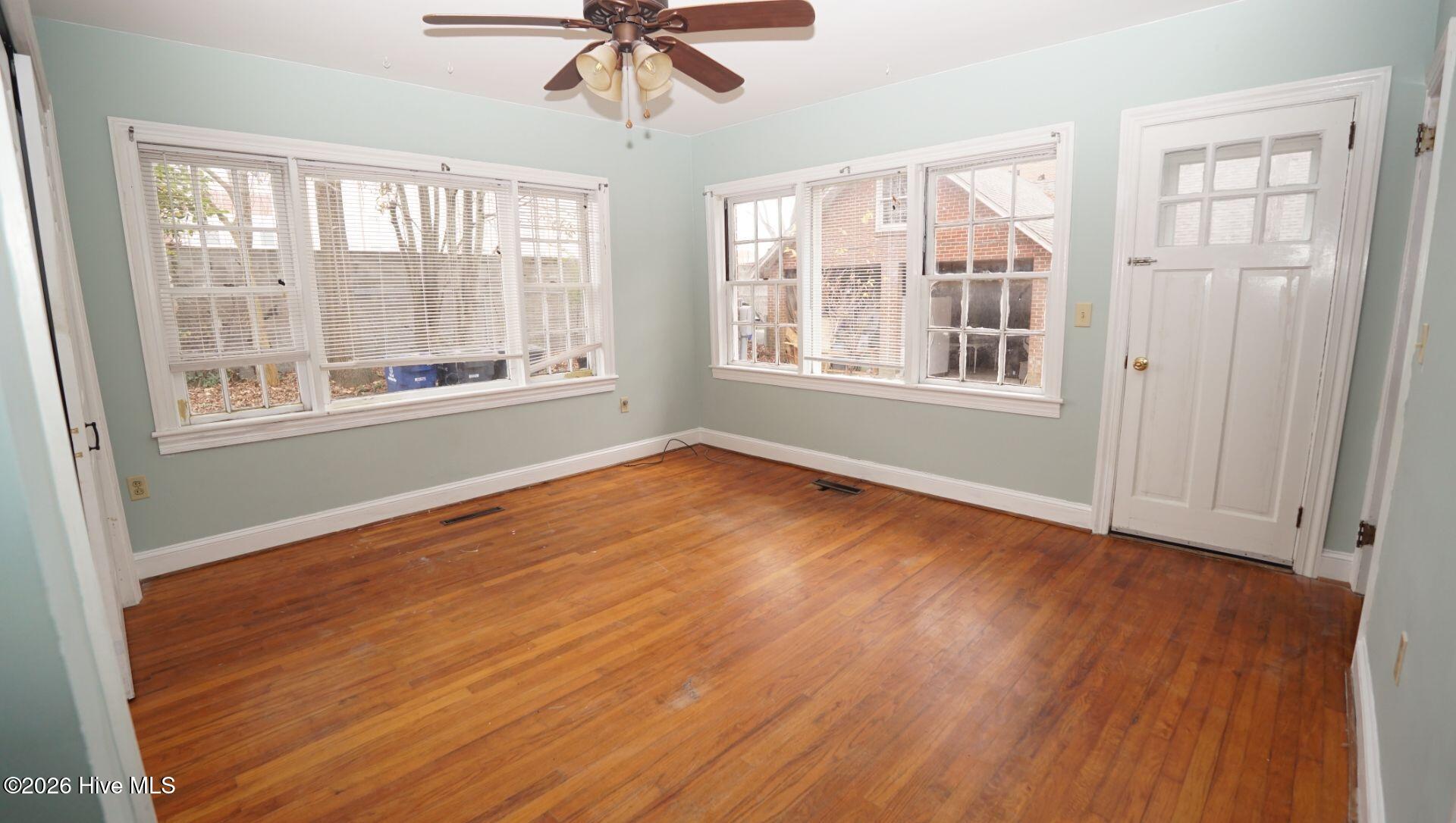 100547653 | Photo 26