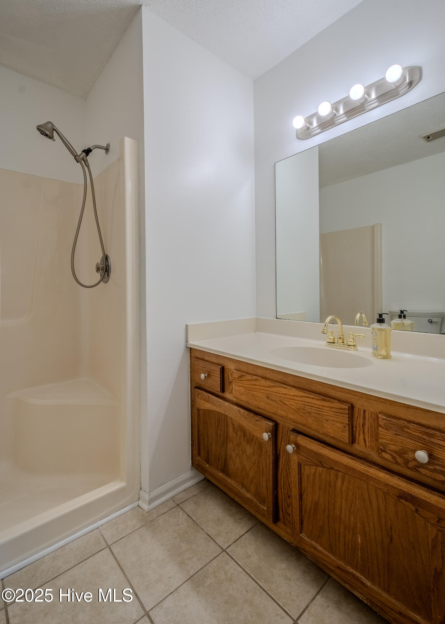 100534188 | Photo 28