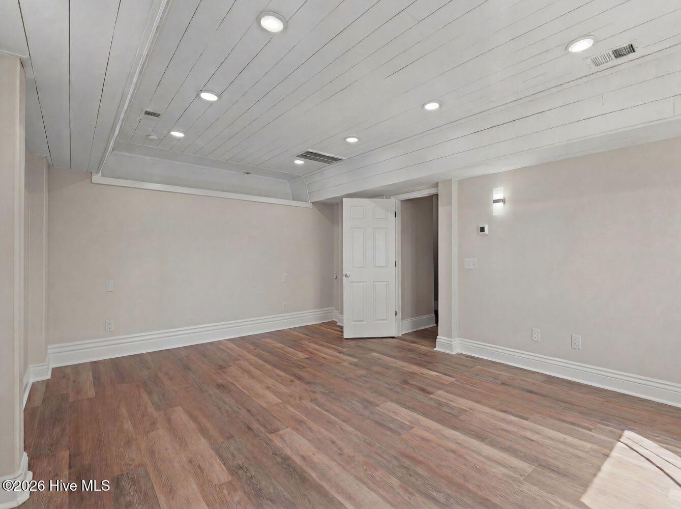 100561673 | Photo 37