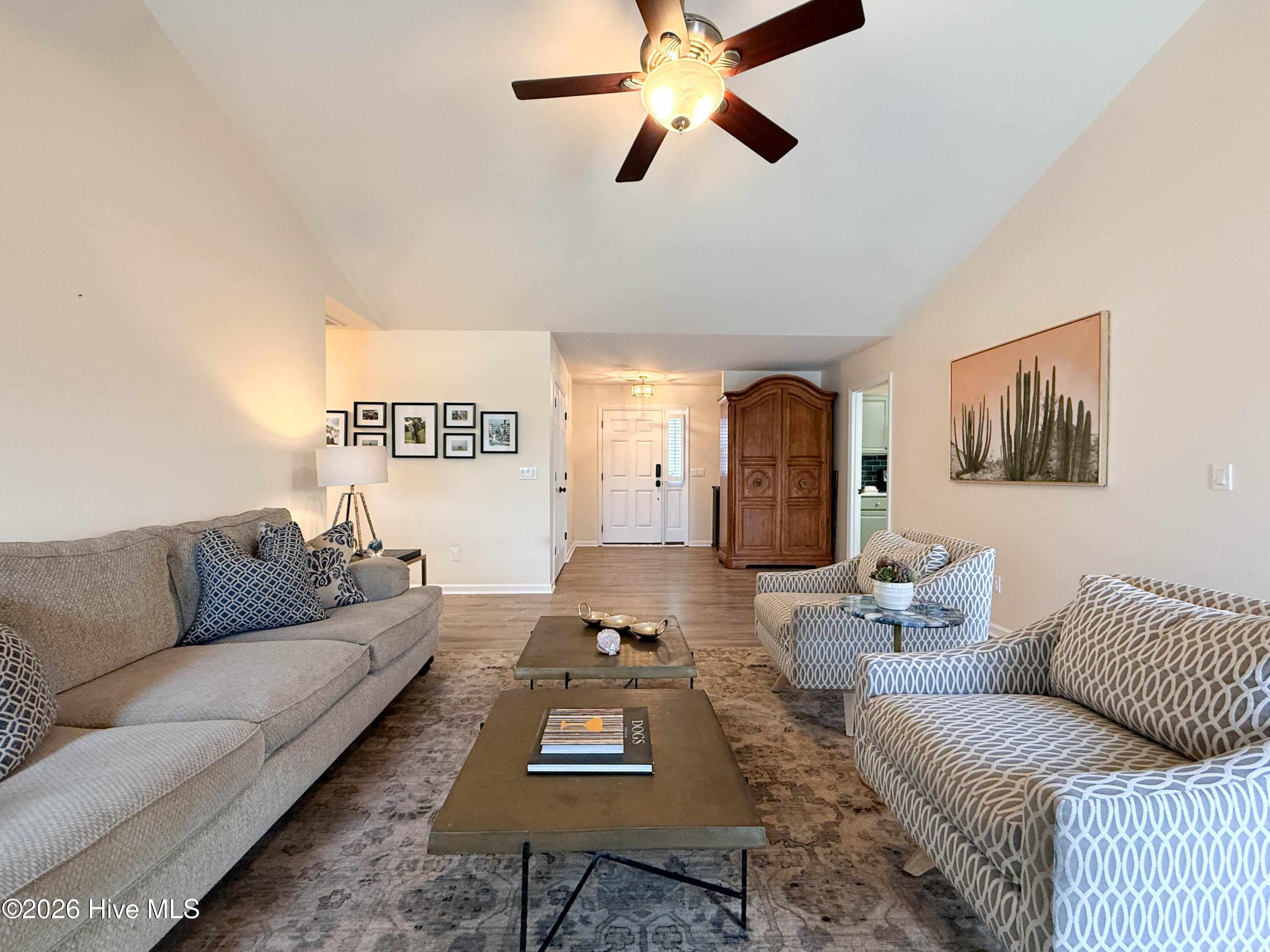 100559708 | Photo 12