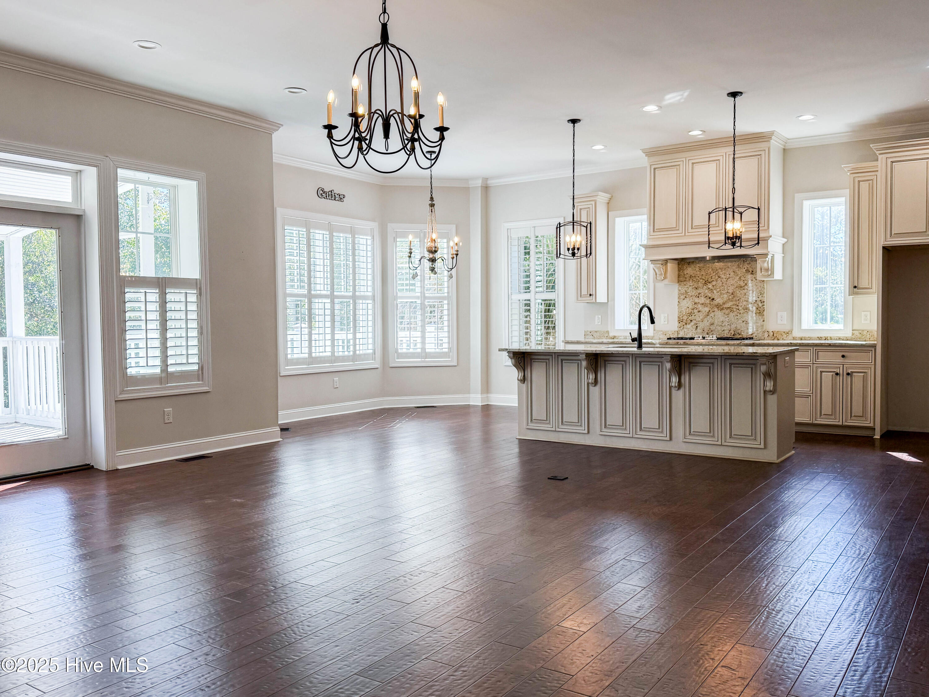 100537477 | Photo 19