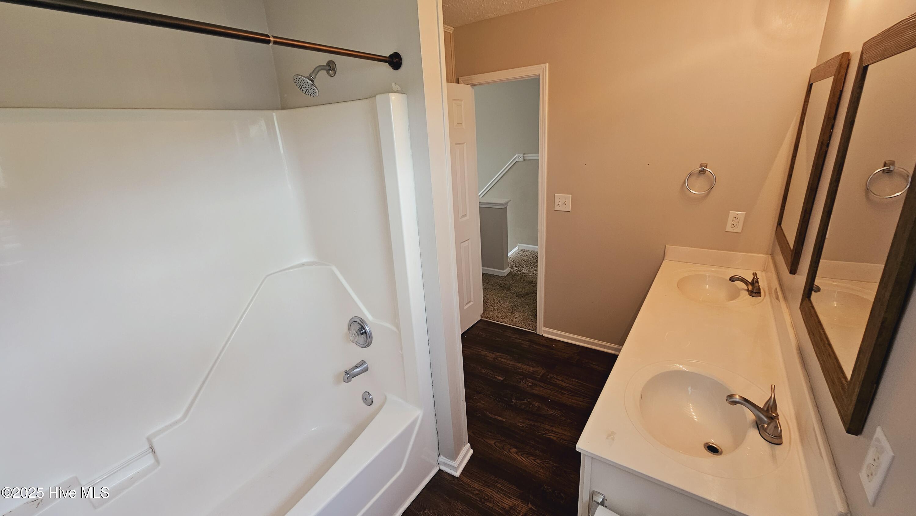 100565792 | Photo 23