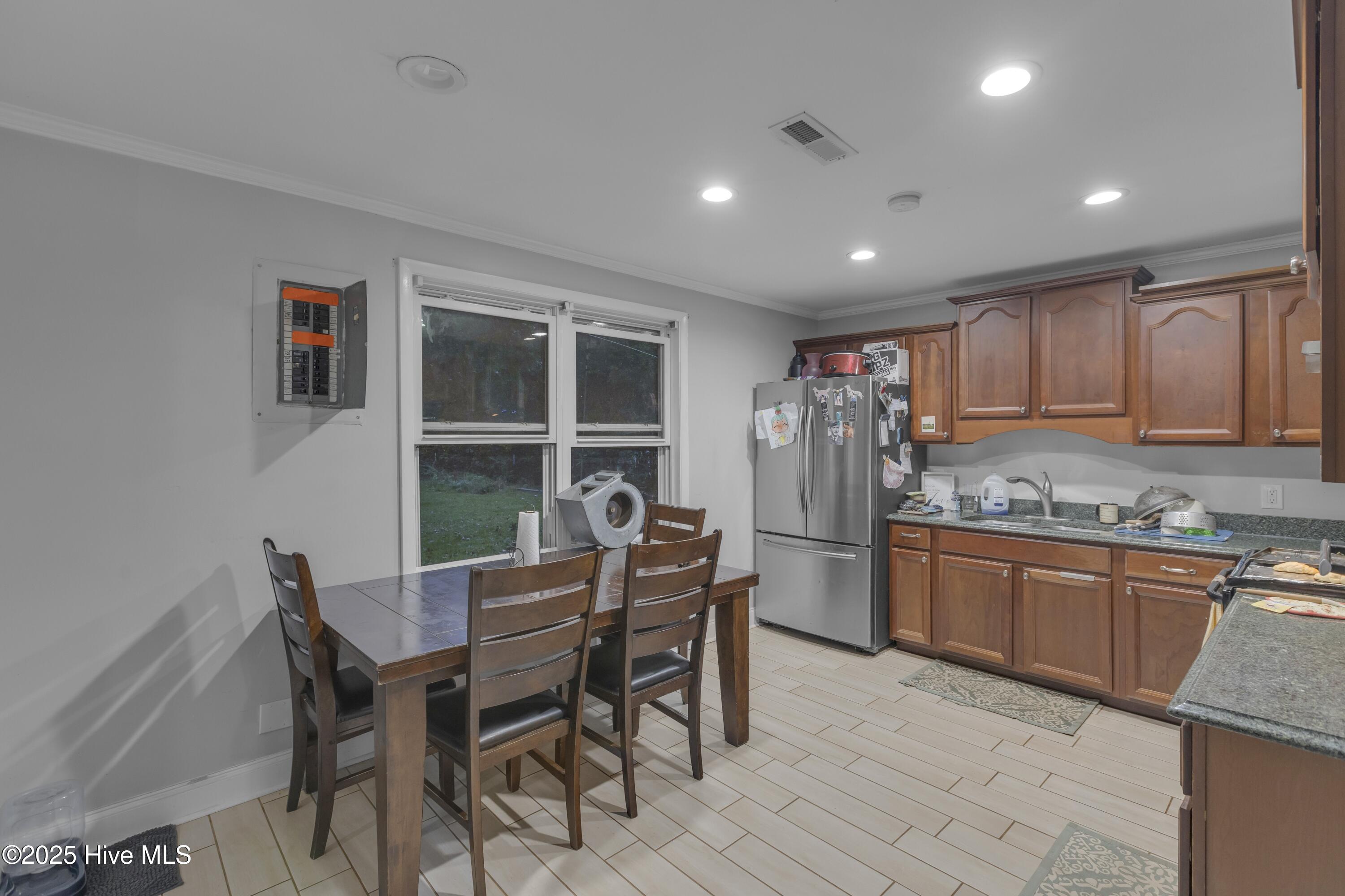 100538970 | Photo 28