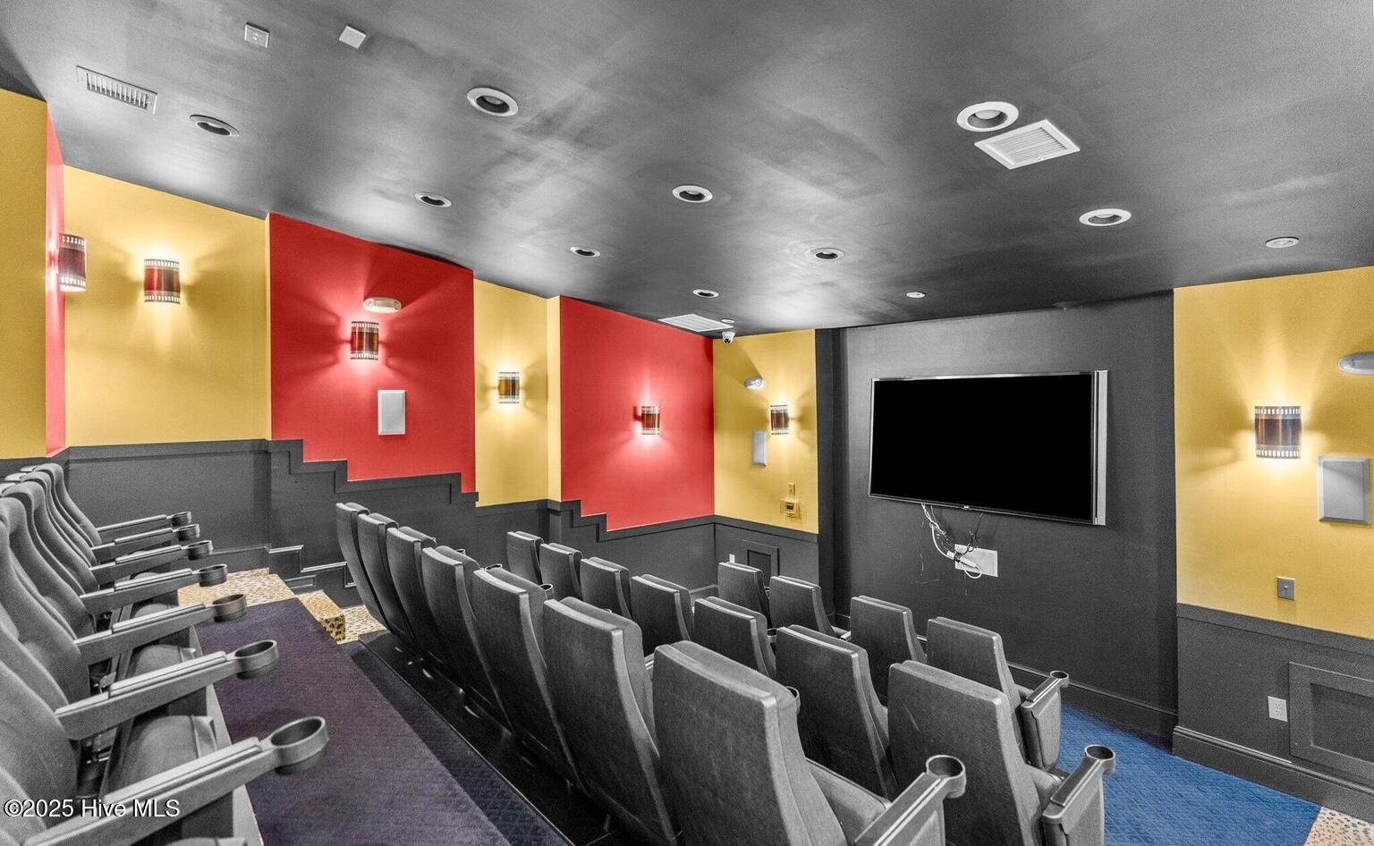 100541571 | Photo 35