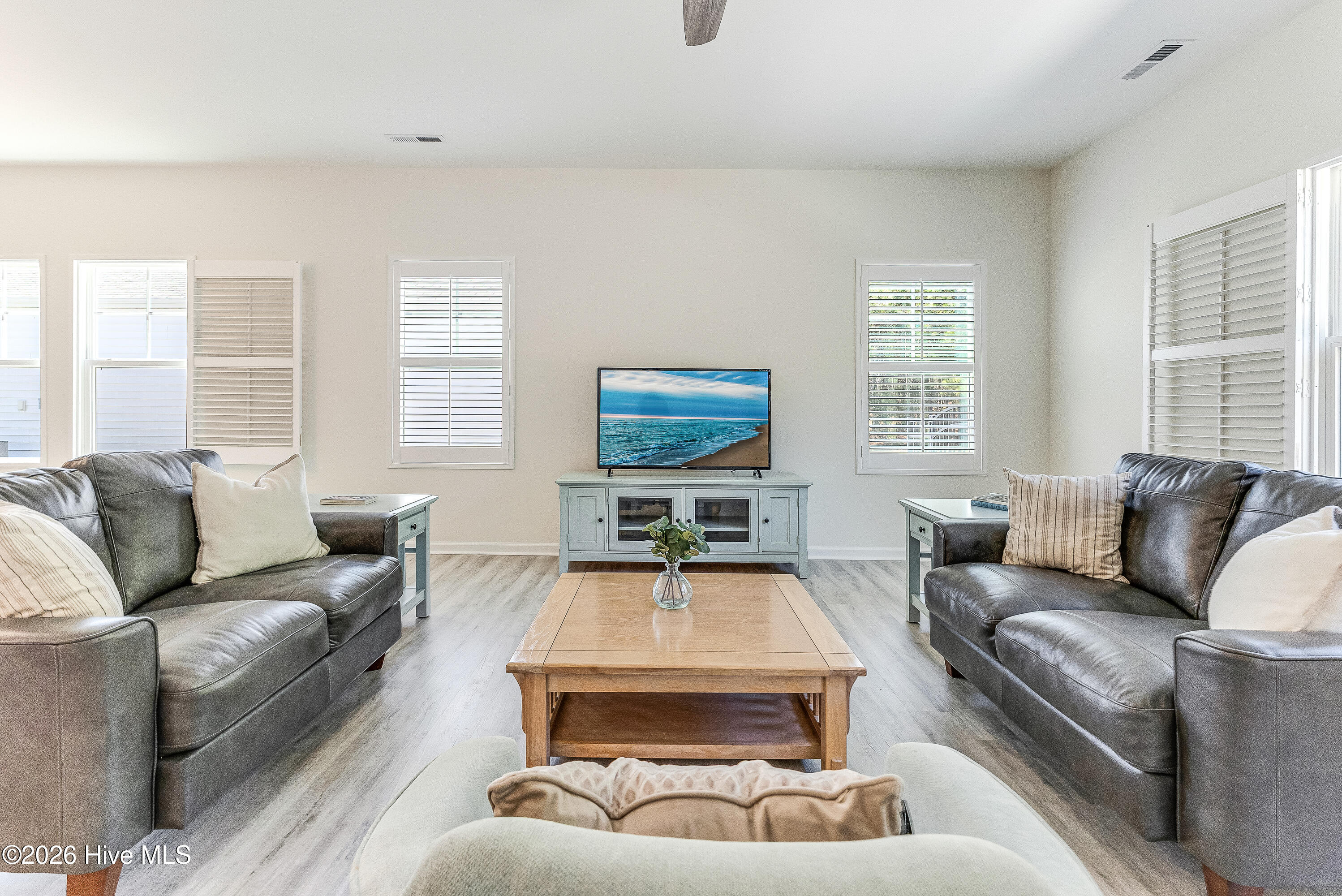 100562750 | Photo 19