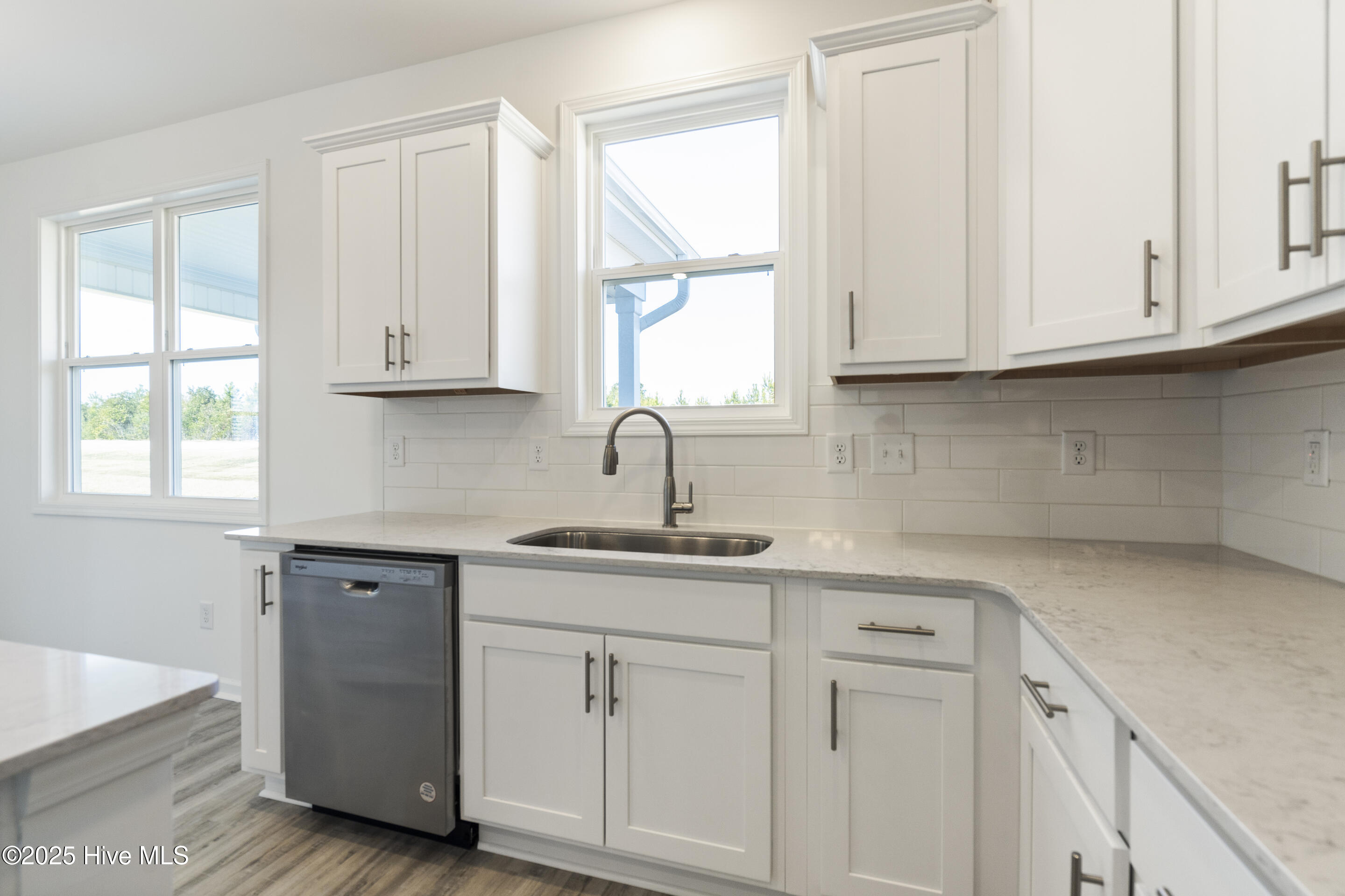 100550382 | Photo 19