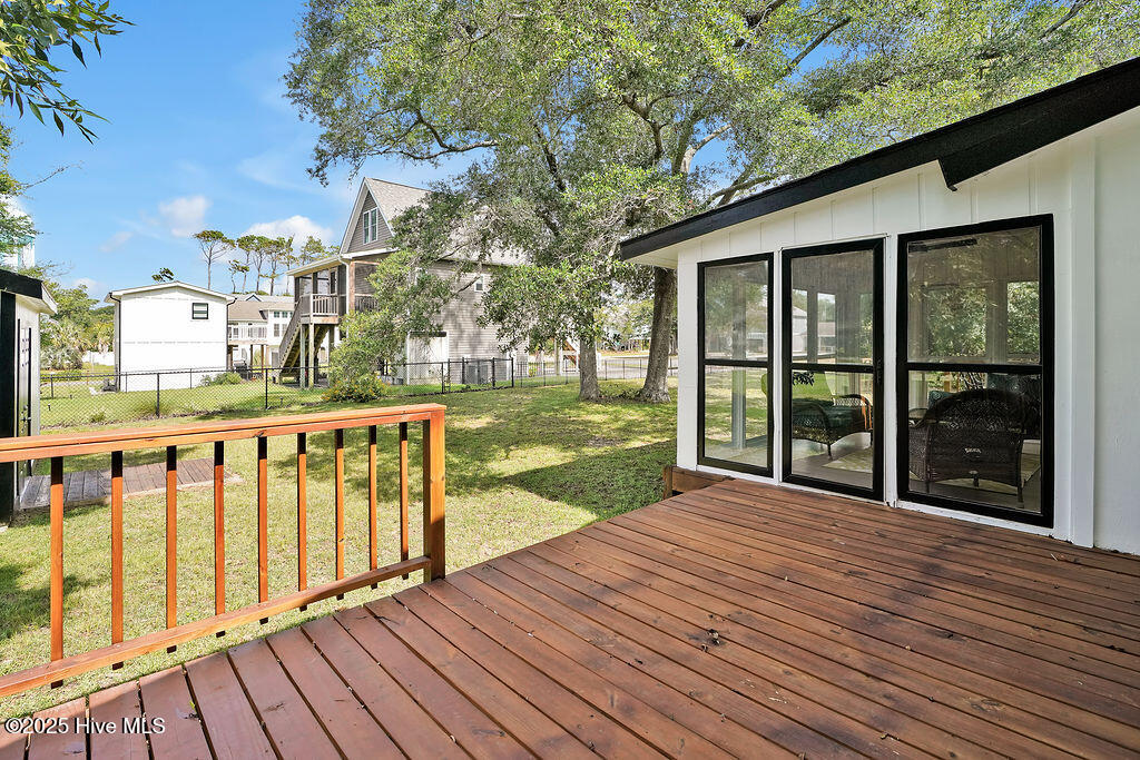 100570405 | Photo 41