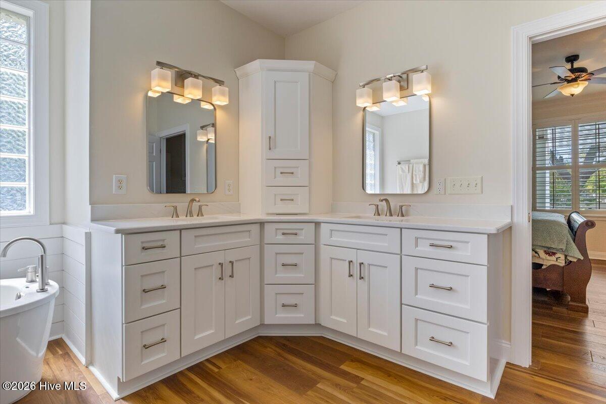 100567087 | Photo 46