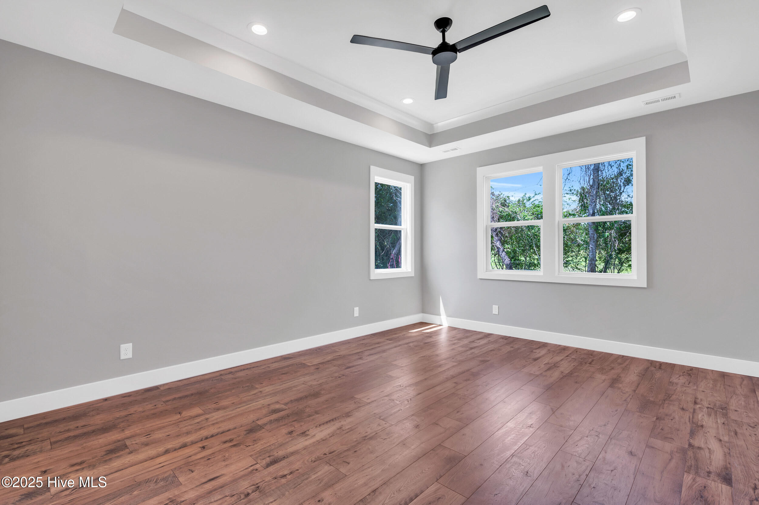 100542889 | Photo 21