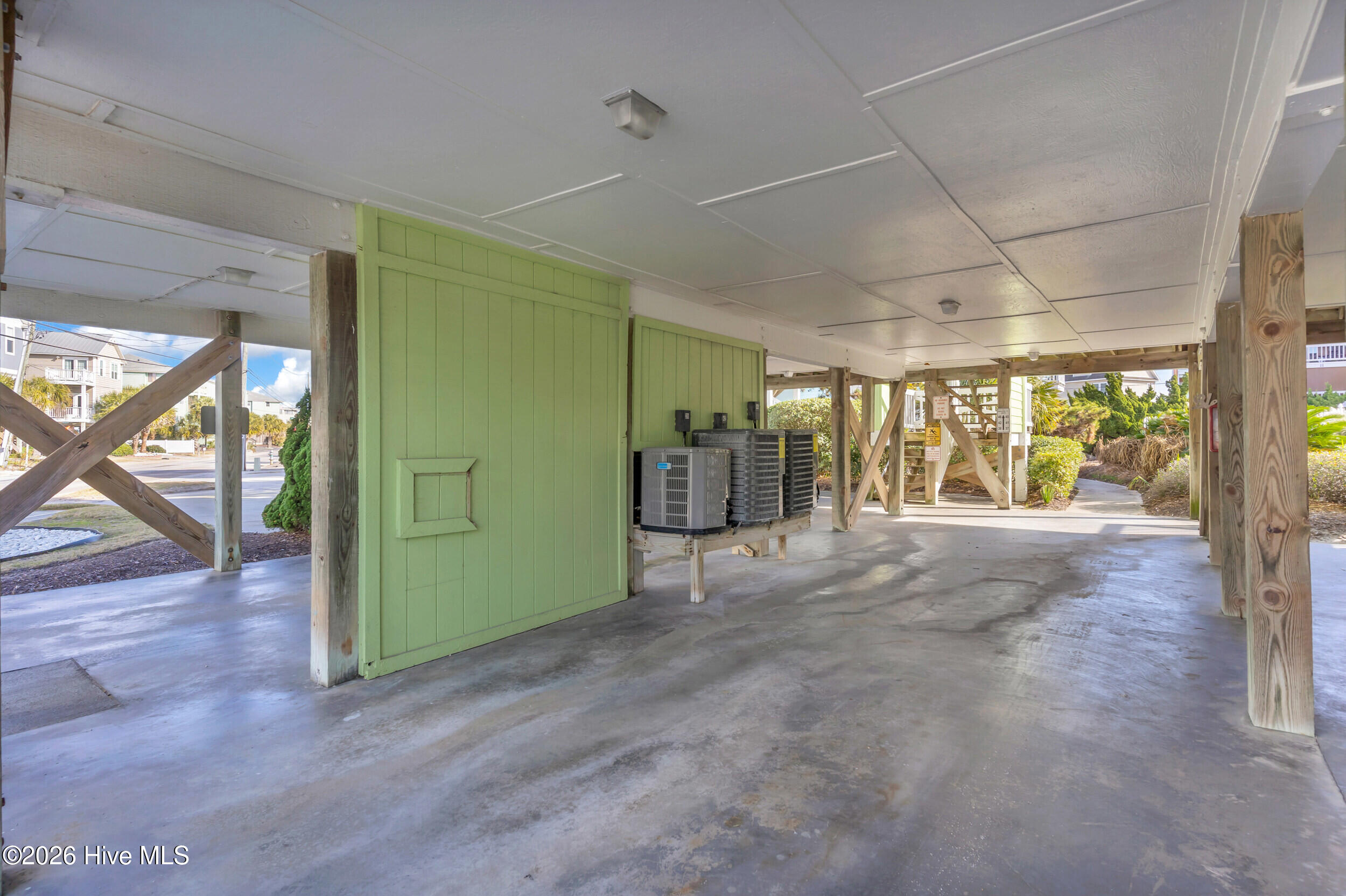 100550686 | Photo 23