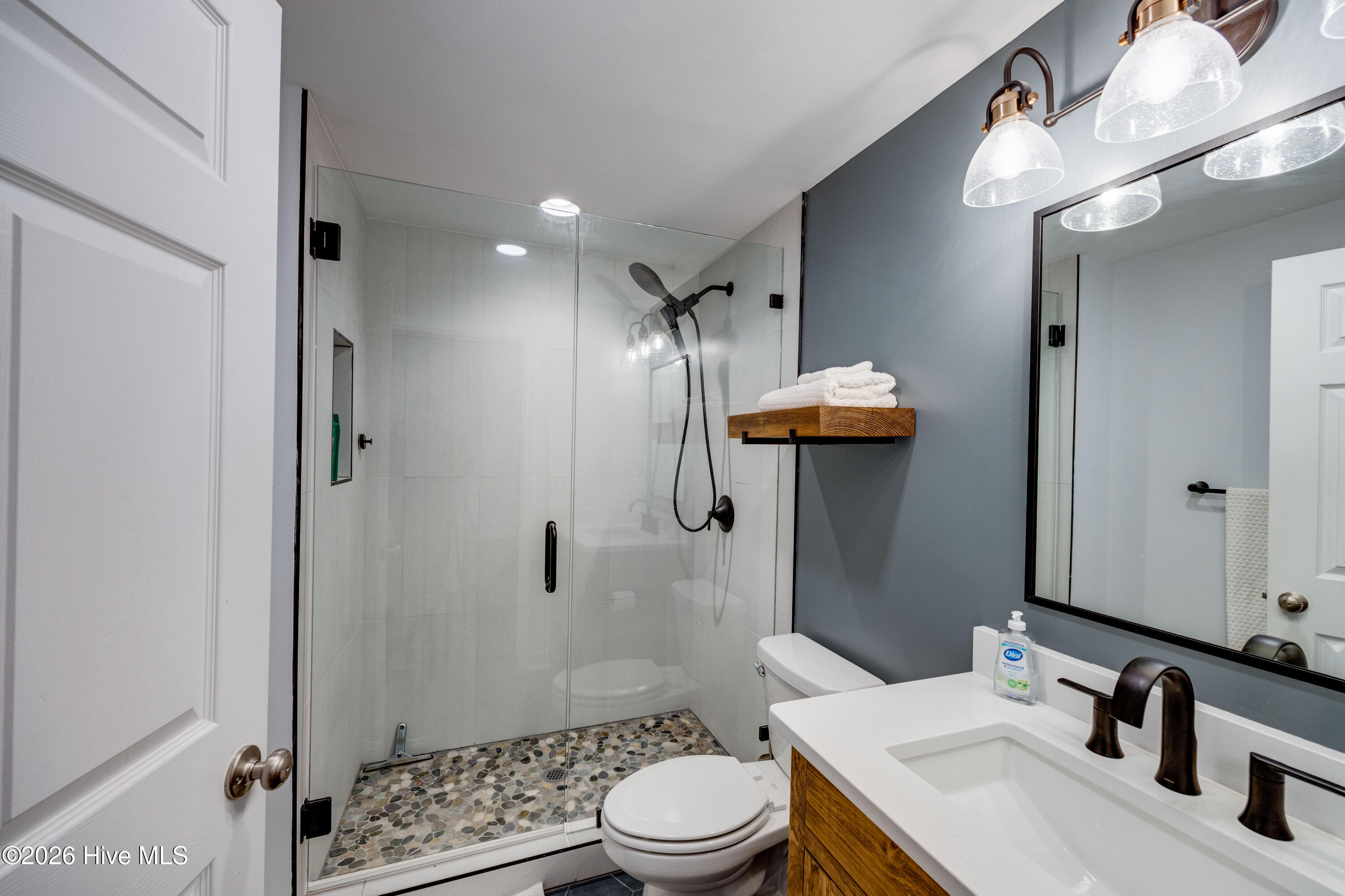 100548978 | Photo 33