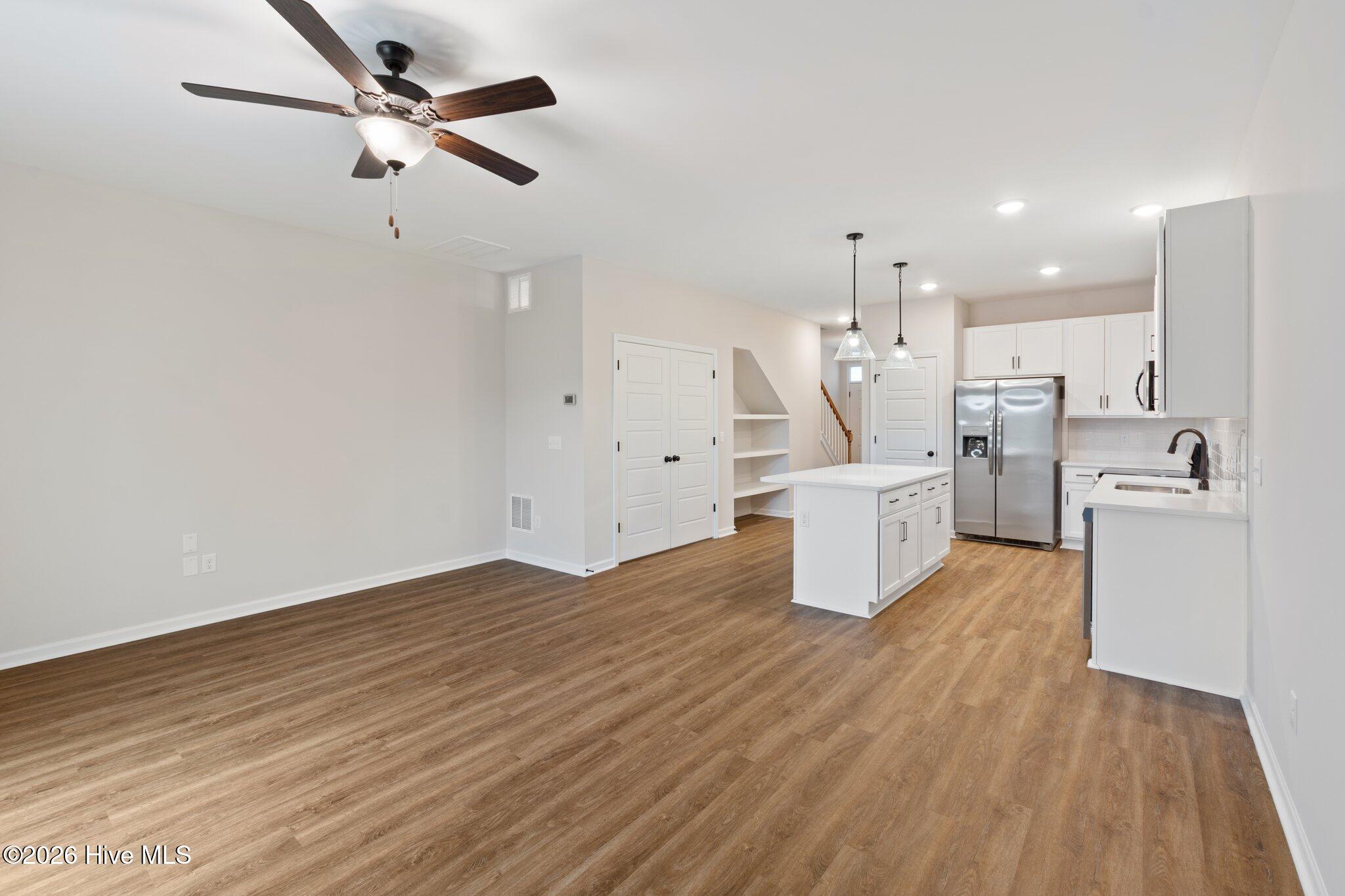 100570072 | Photo 23