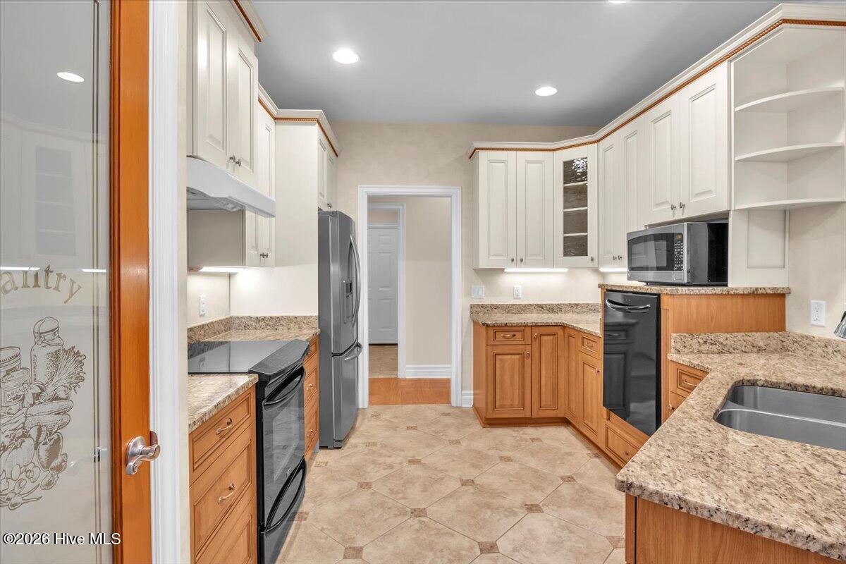 100559889 | Photo 17