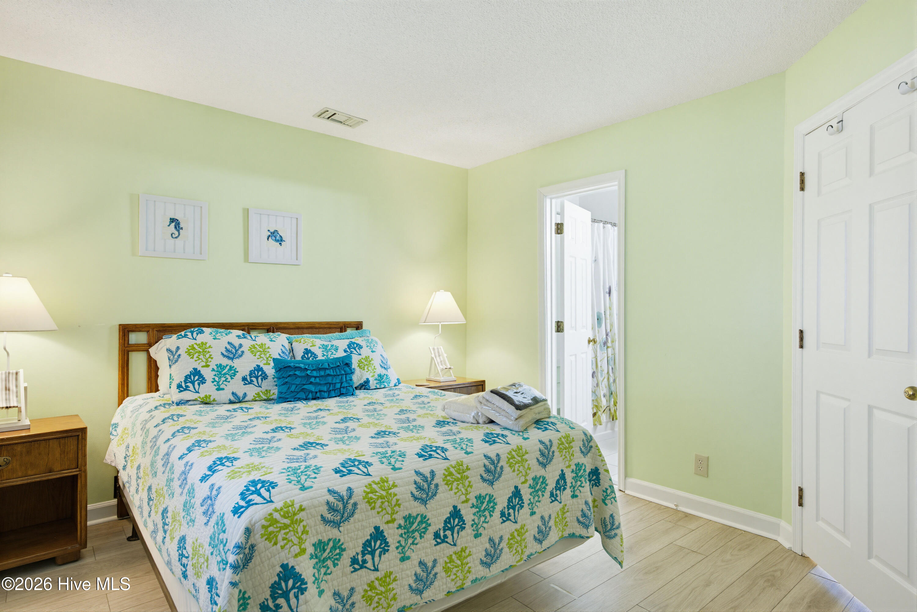 100566316 | Photo 23