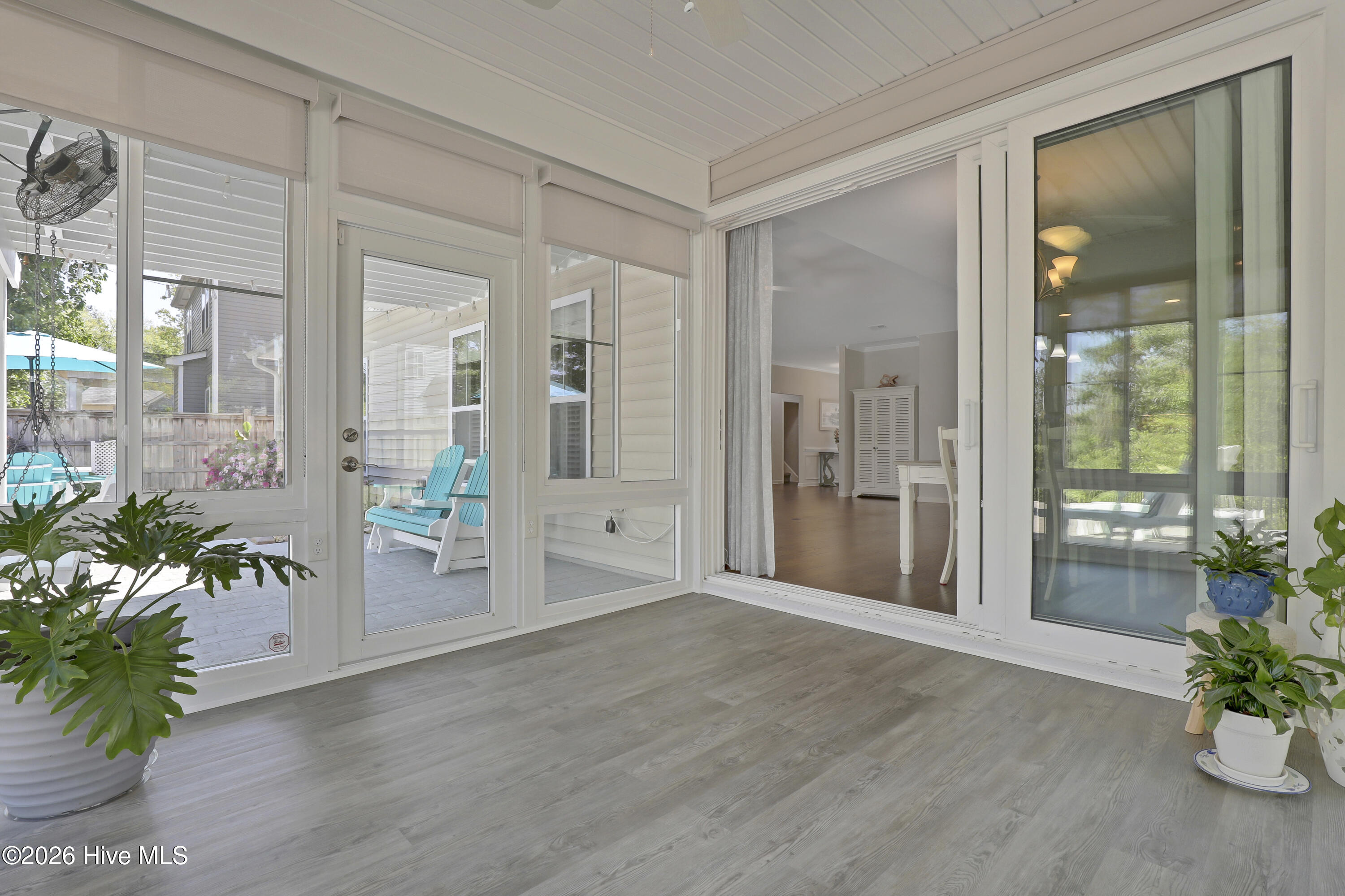 100567607 | Photo 32