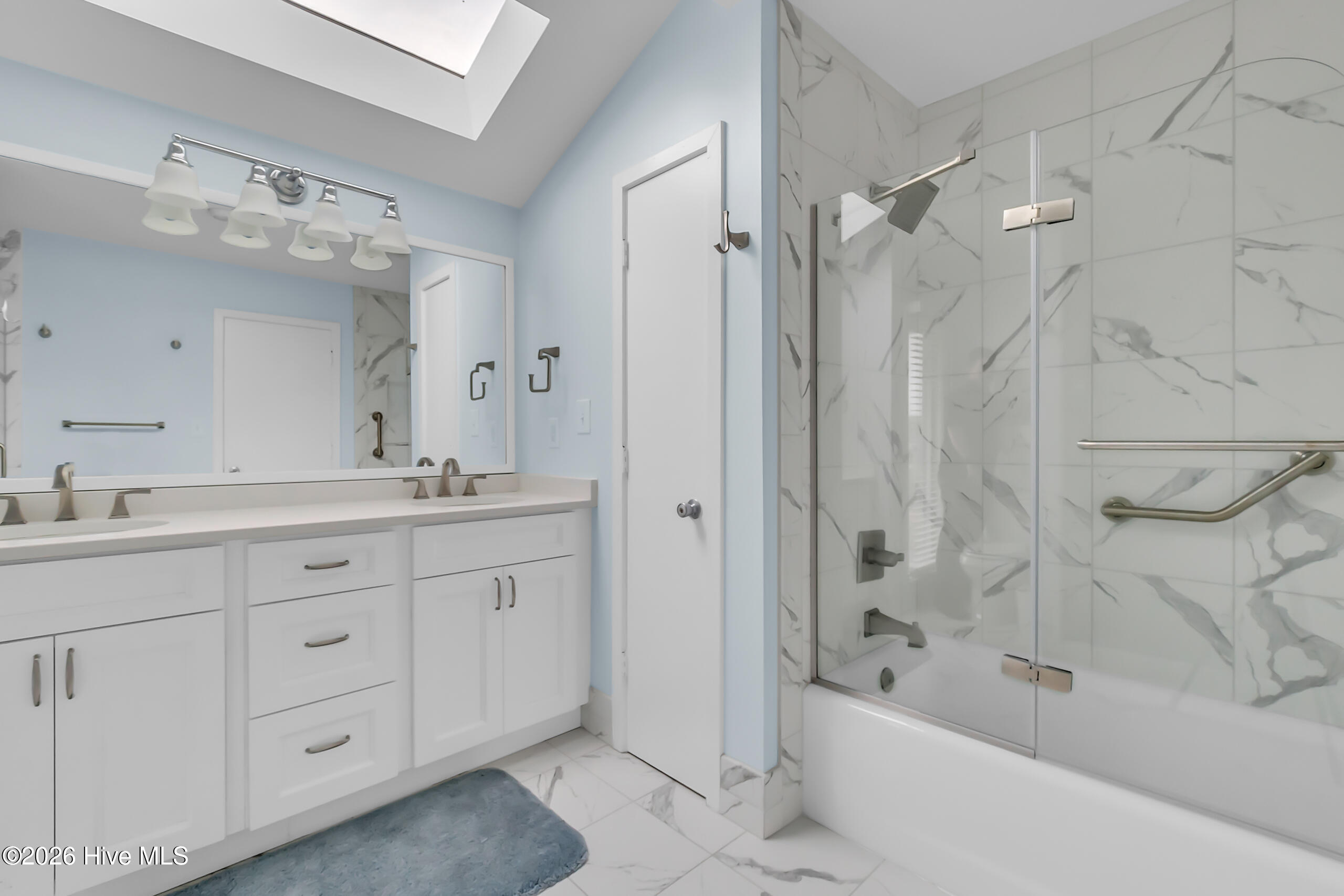 100568884 | Photo 44