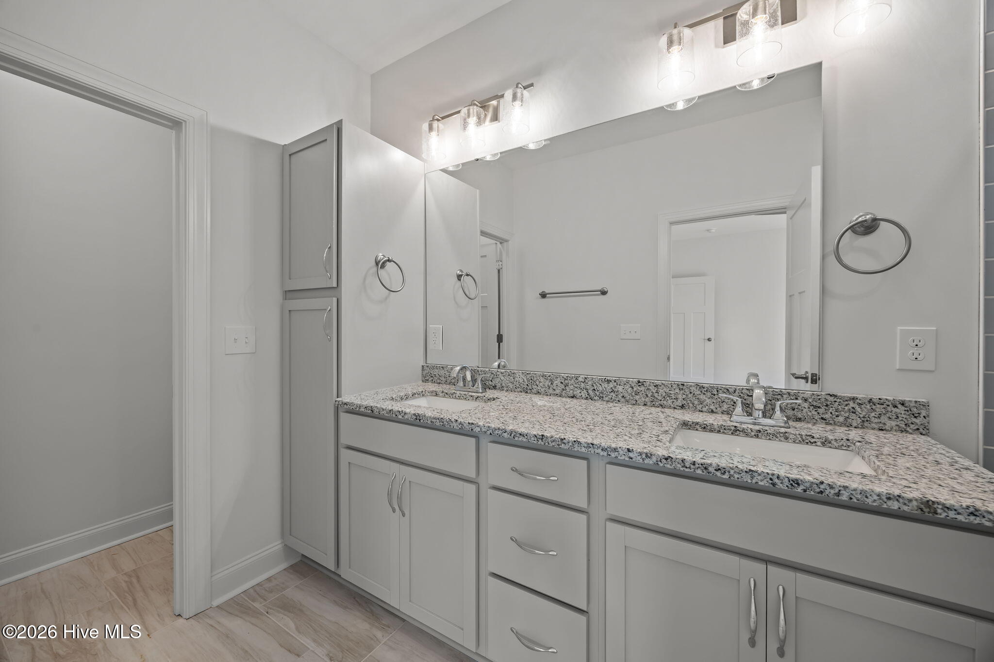 100528715 | Photo 23