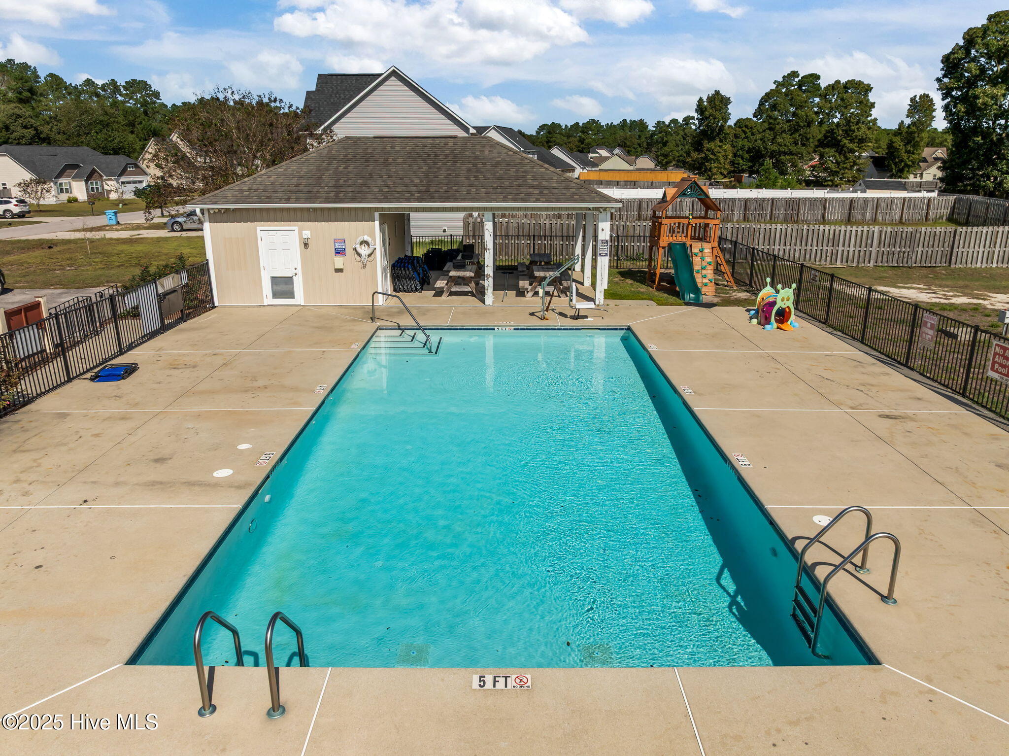 100534756 | Photo 51