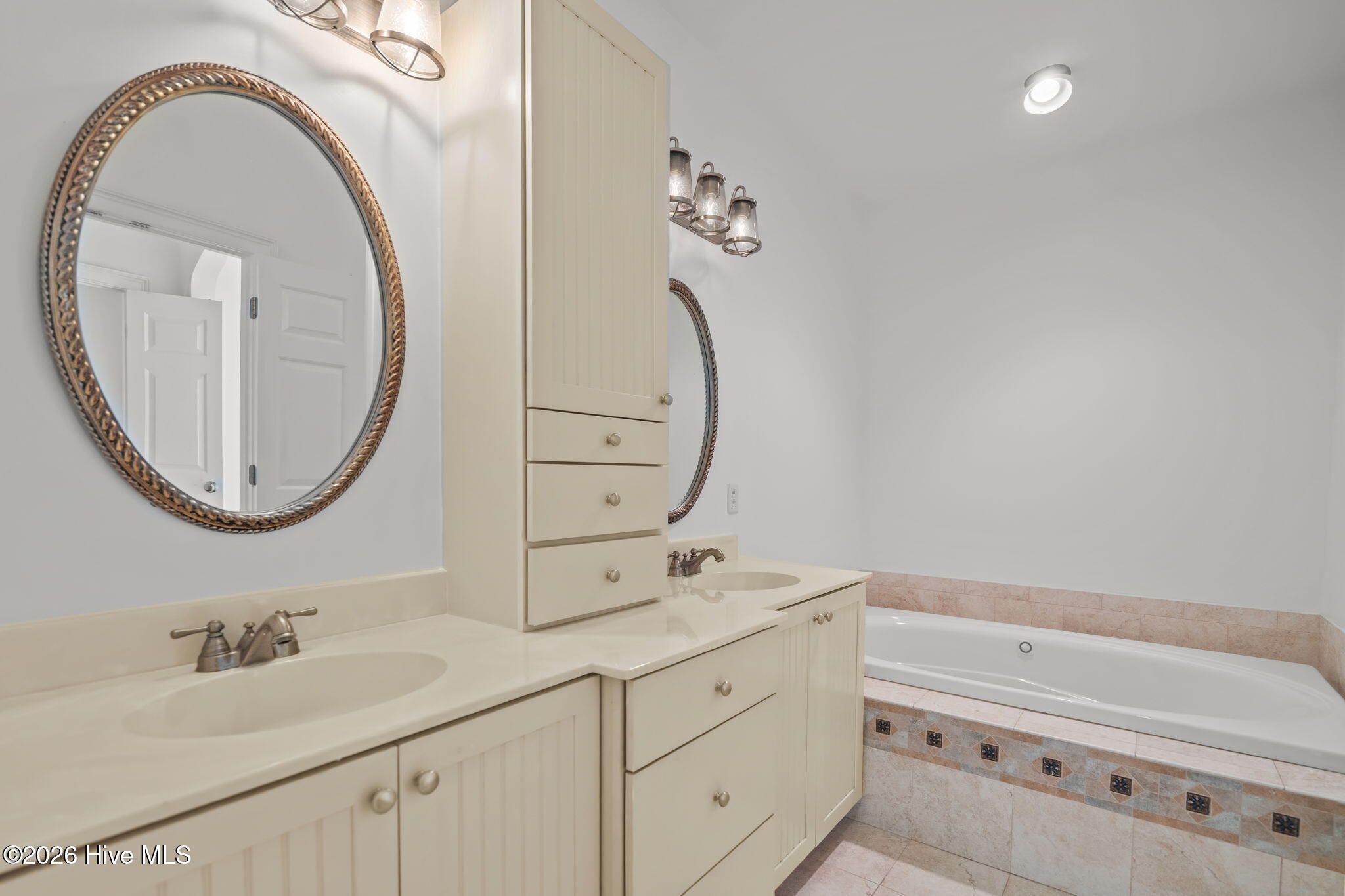 100560012 | Photo 31